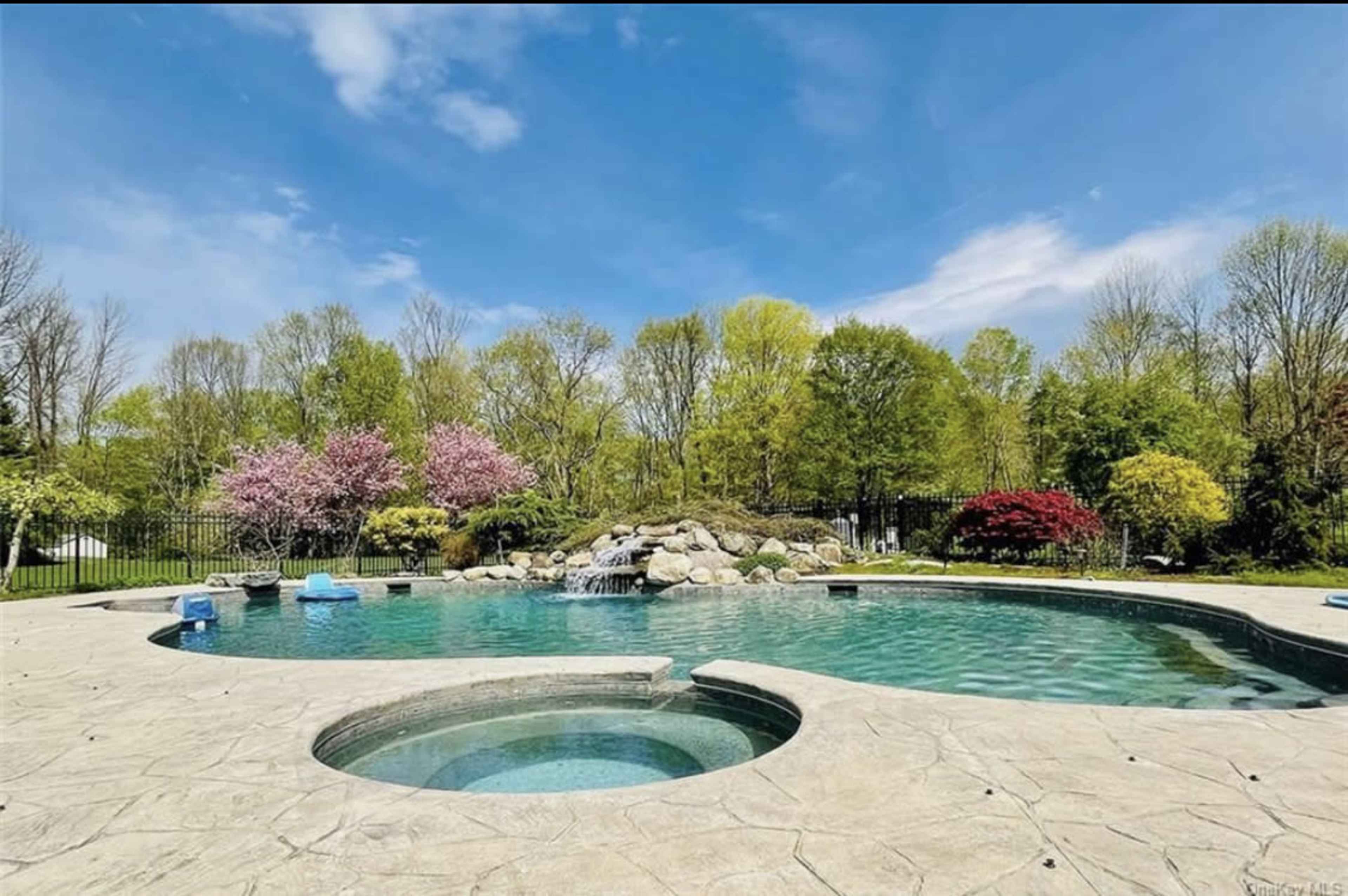 Serene Mountaintop Pool and Backyard Image in Tuxedo, Tuxedo park, NY