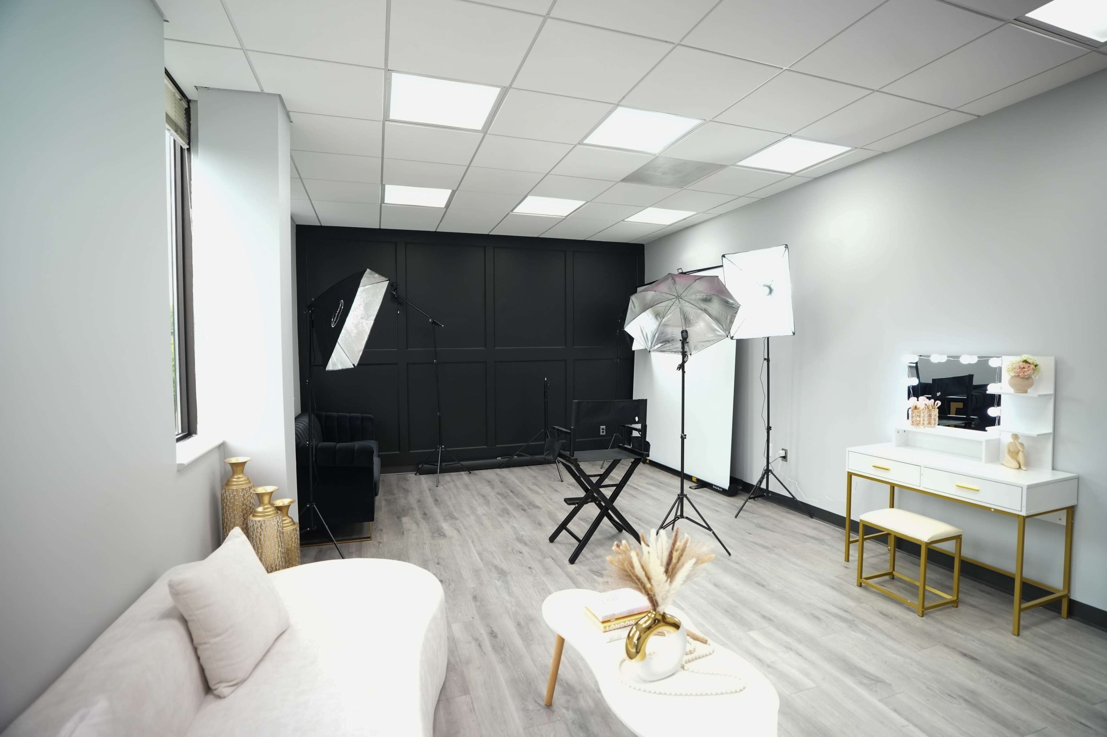 Luxury 24/7 Studio in Downtown Laurel – Furnished w/ Free Parking, Wi-Fi & Glam Station Image in Laurel, laurel, MD