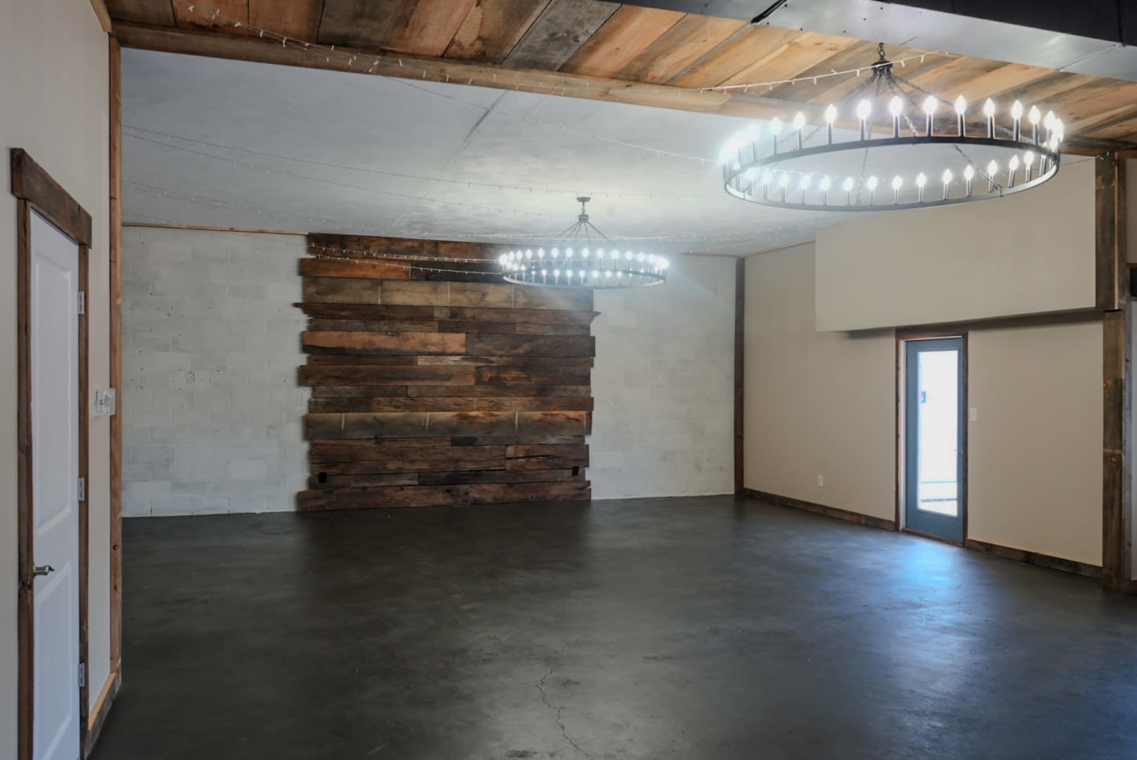 Downtown Quaint Rustic Venue Image in Bellbrook, Bellbrook, OH