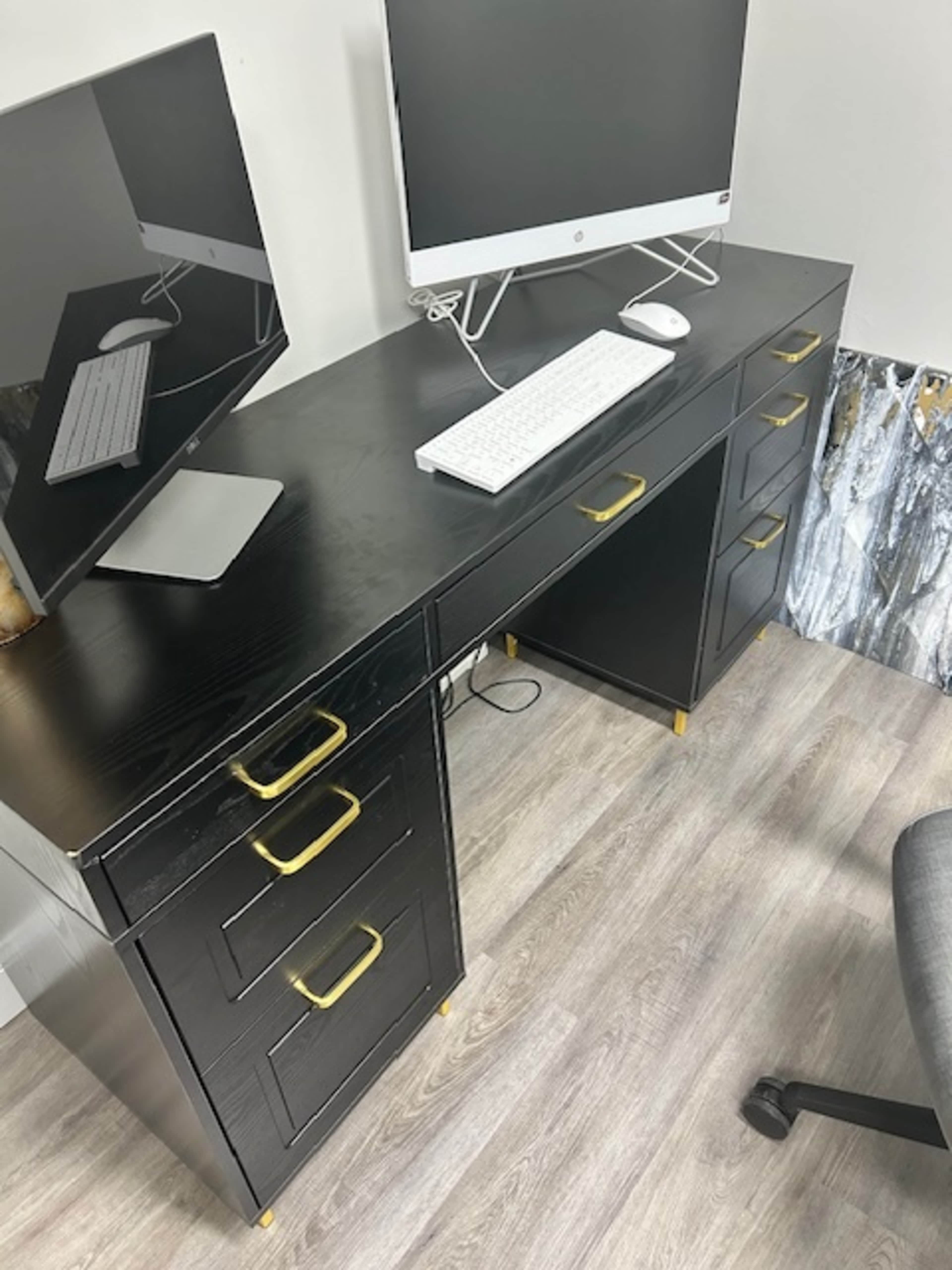 Mondern Space for an intimate meeting of 6 or less. Seperate Social Media/Live stream room can be included or rented seperately Image in Altamonte Springs, Atlatmonte Springs, FL