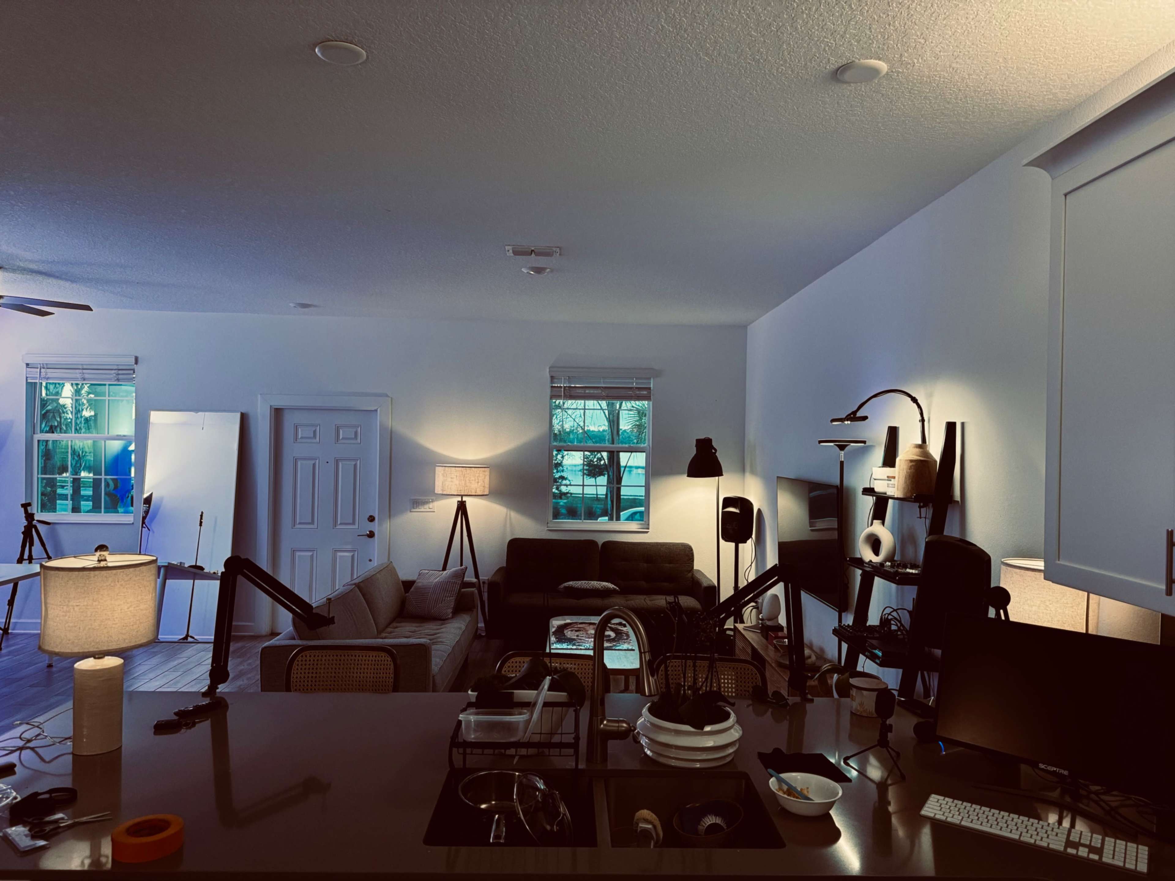 Lake Front Art Deco House Set with Kitchen and Amenities Image in , Saint Cloud, FL