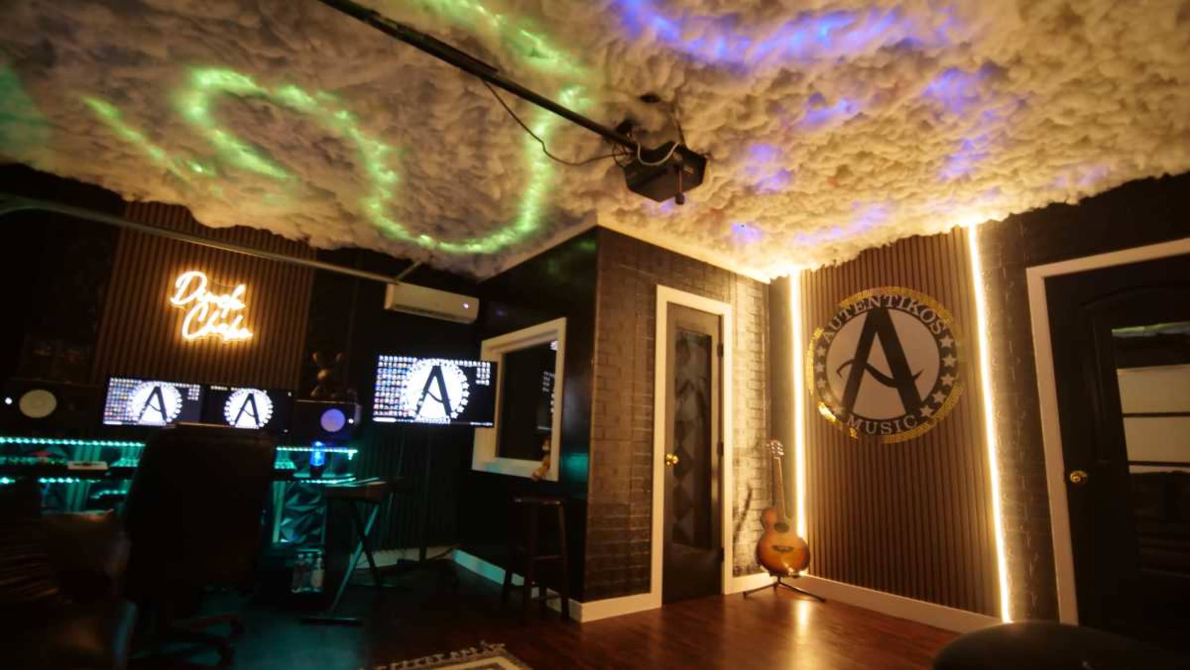 Recording Studio Image in Northcliffe Manor, Houston, TX