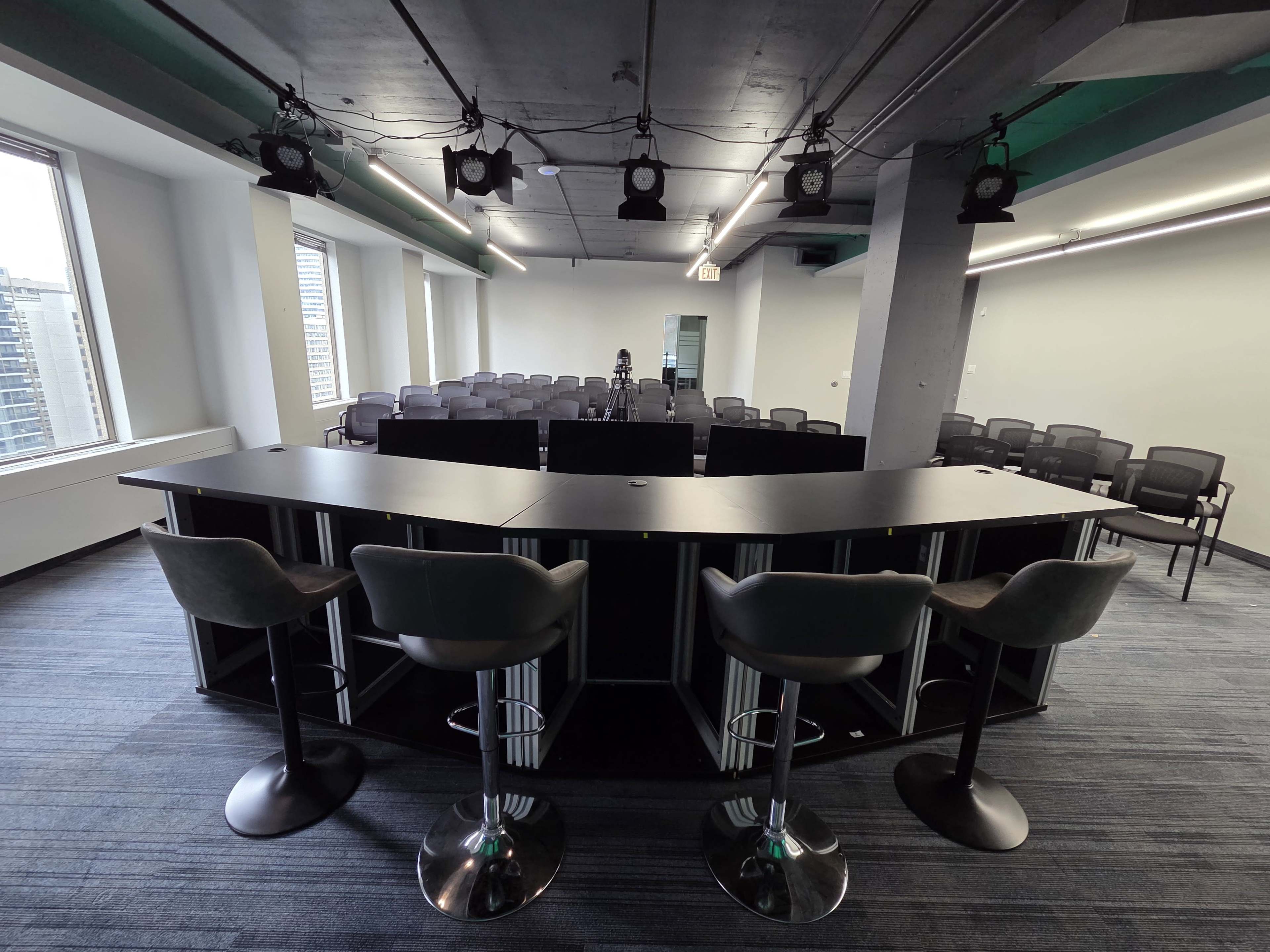 Executive Briefing Centre Image in Garden District, Toronto, ON