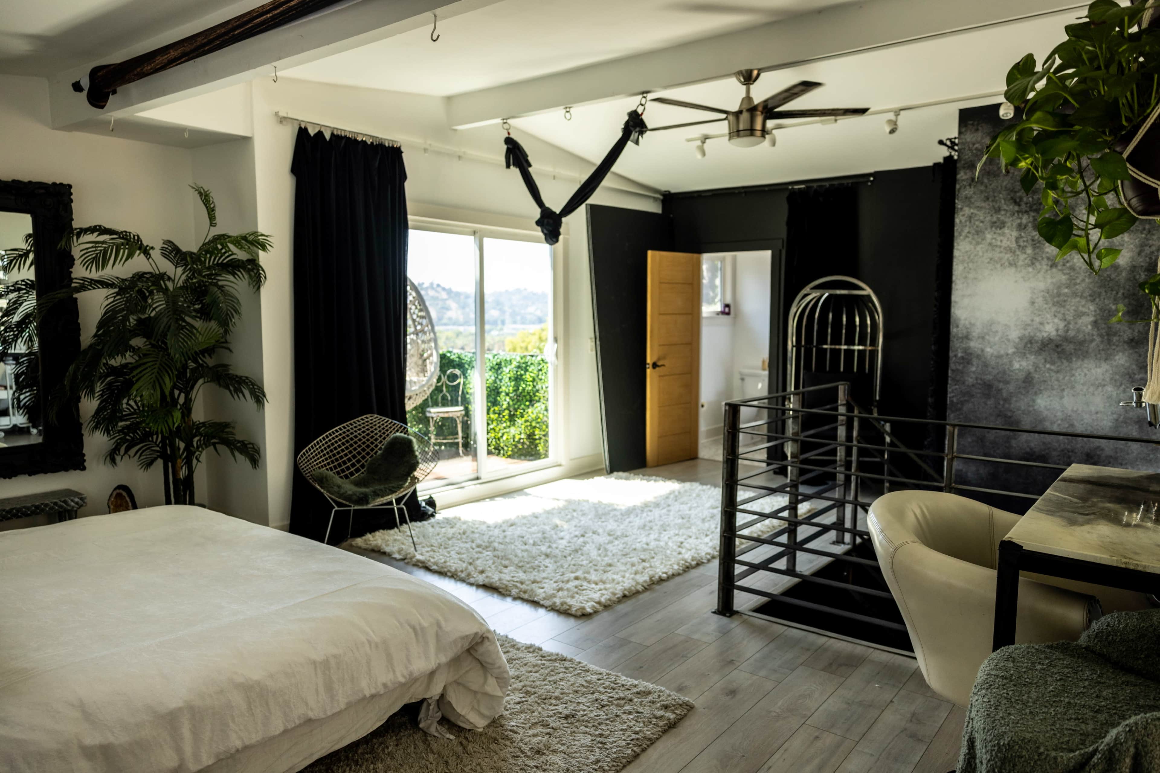Outdoor/Indoor Hillside Oasis Bright and Beautiful Daylight Studio Image in Northeast Los Angeles, Los angeles, CA