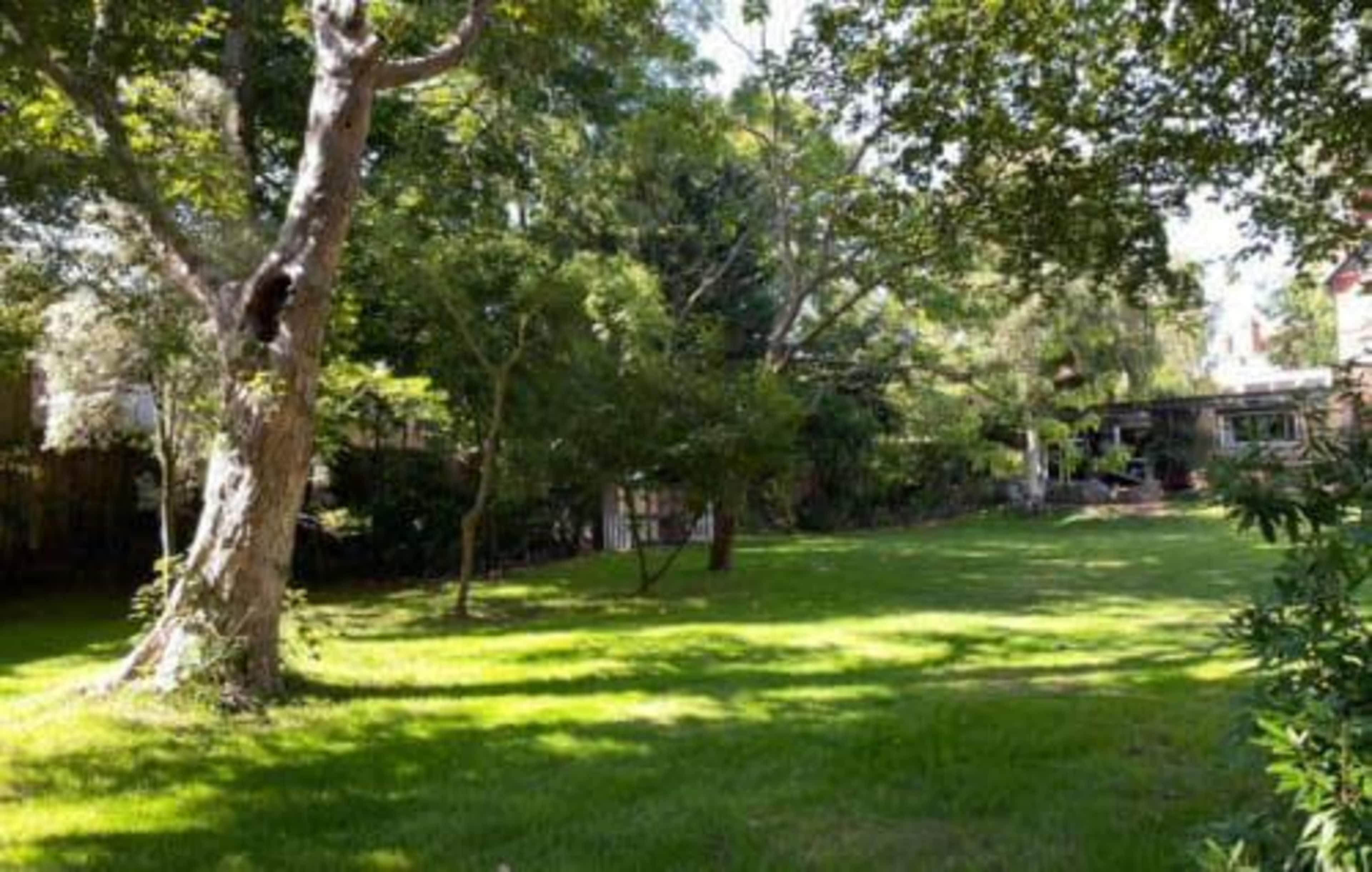 Victorian Mansion with Turret & River Access Image in Molesey, East Molesey, ENG