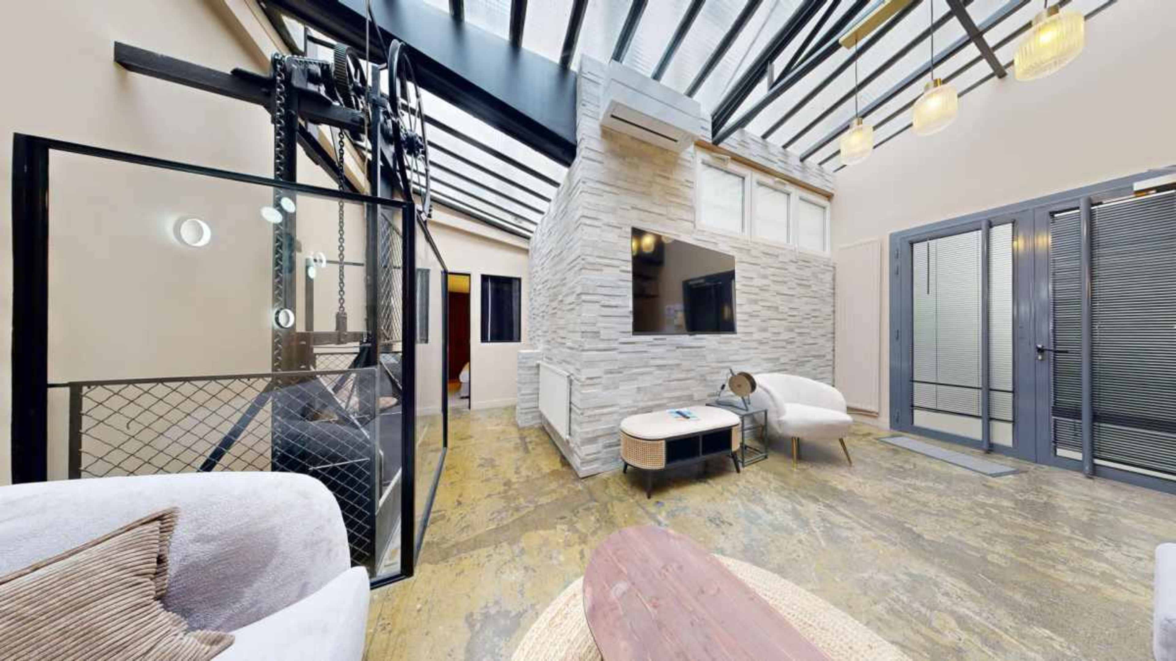 Loft industriel spacieux sous verrière au cœur de Paris Image in Saint-Lambert, Paris