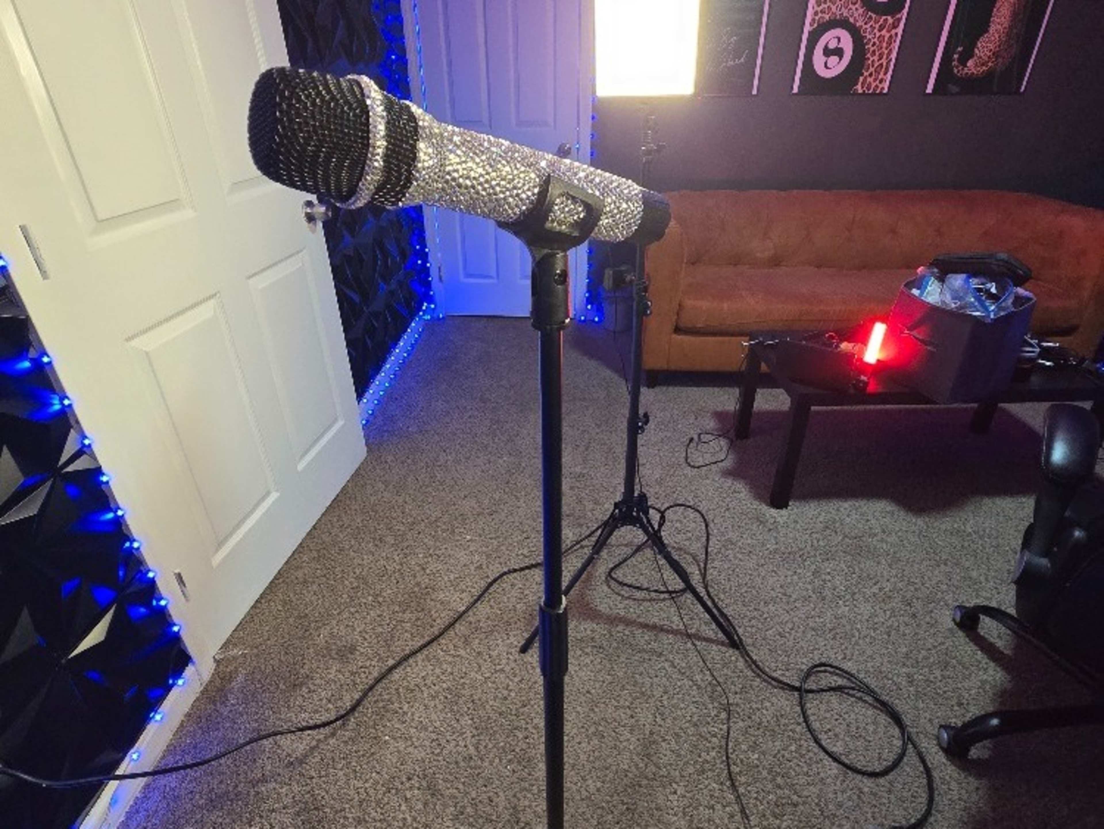 Prop Performance Microphone