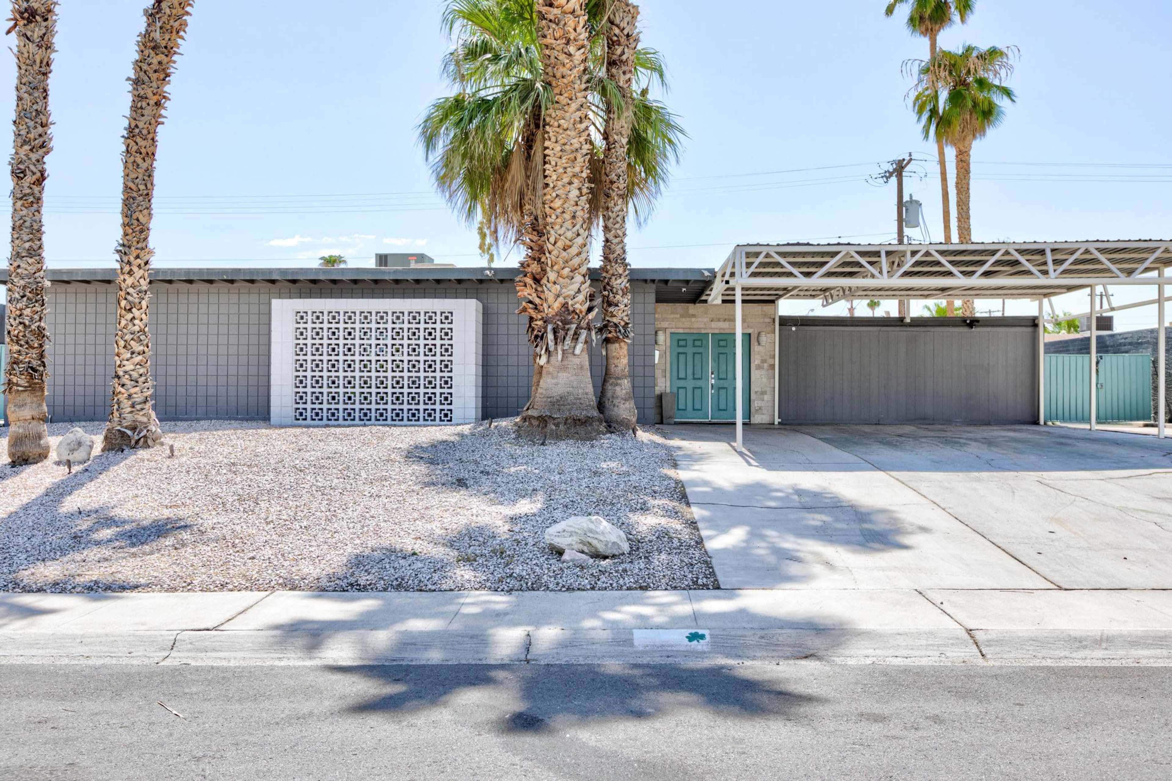 Mid Century Pool House Centrally Located Image in Paradise, las vegas, NV