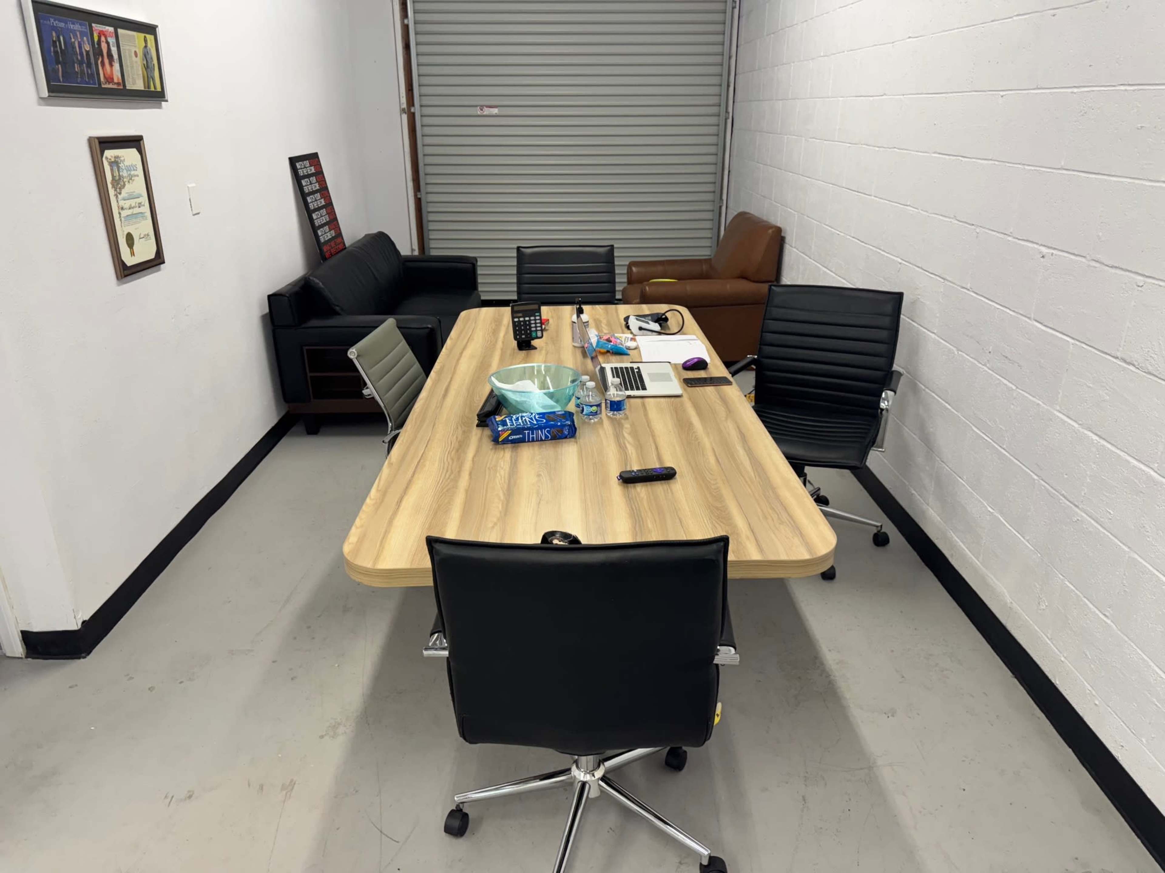 Cyc White Wall Studio with Natural Light W/ AC Image in Chatsworth, Chatsworth, CA