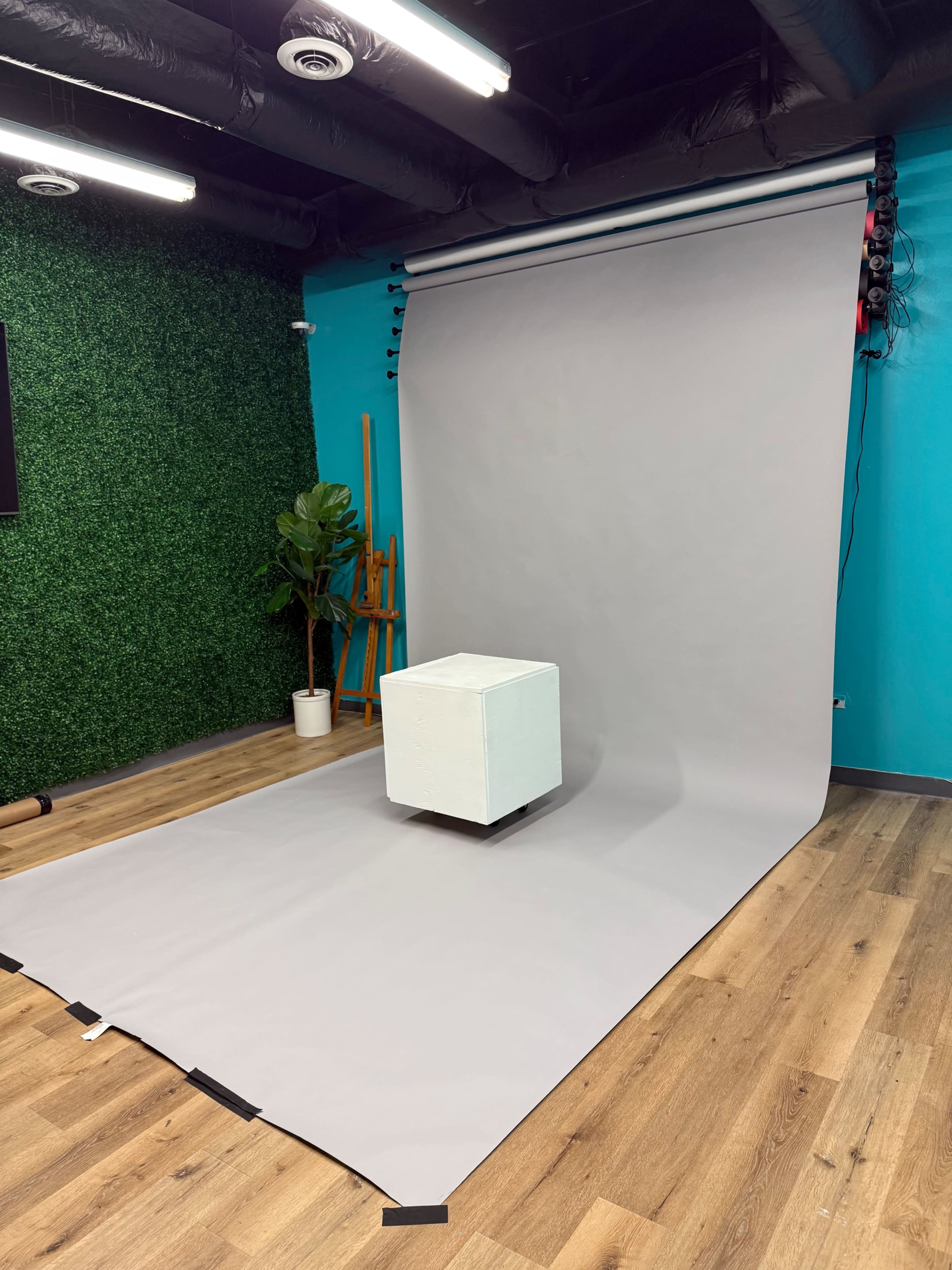 Lifestyle Studios: South Suburb Industrial Photo Studio Image in Thornton Township, South Holland, IL