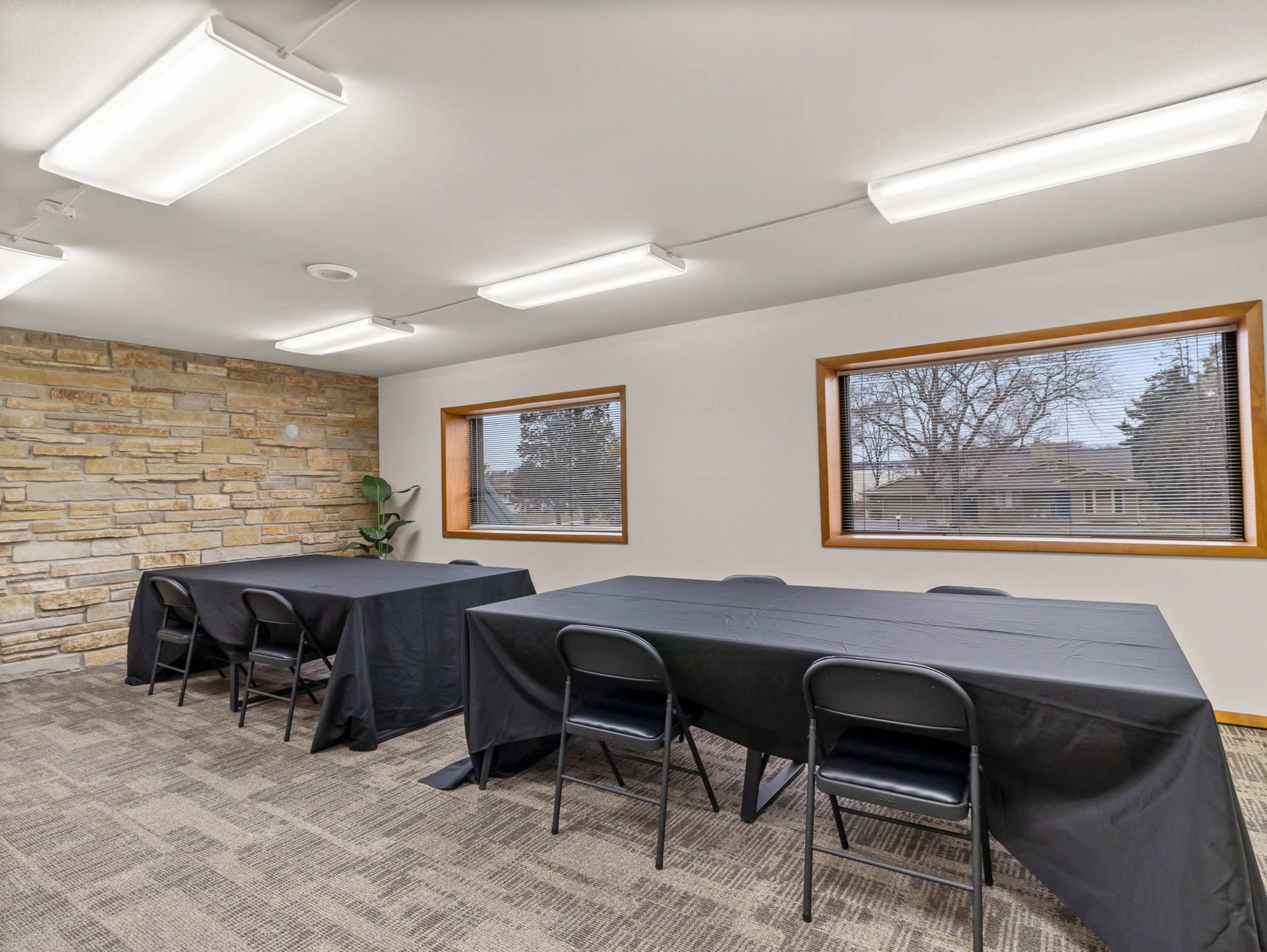 Spacious Conference Room w/ Large Screen & WiFi - Wauwatosa/ Brookfield Image in Brookfield, Brookfield, WI