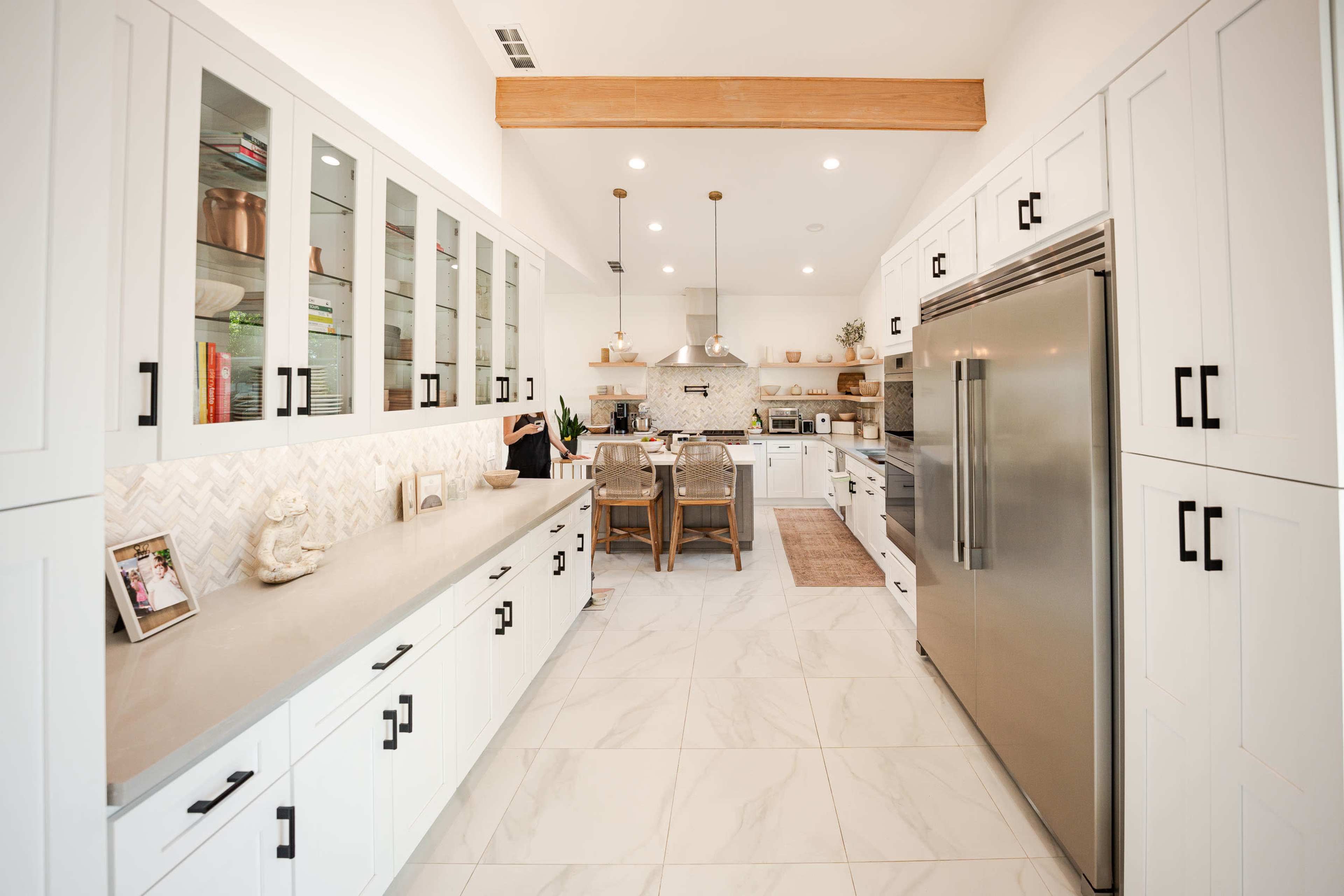 Calabasas Haven: Poolside Oasis with Putting Green, Chef's Kitchen, Fireplace and Bar, Pilates room and Views! Image in Greater Mulwood, Calabasas, CA