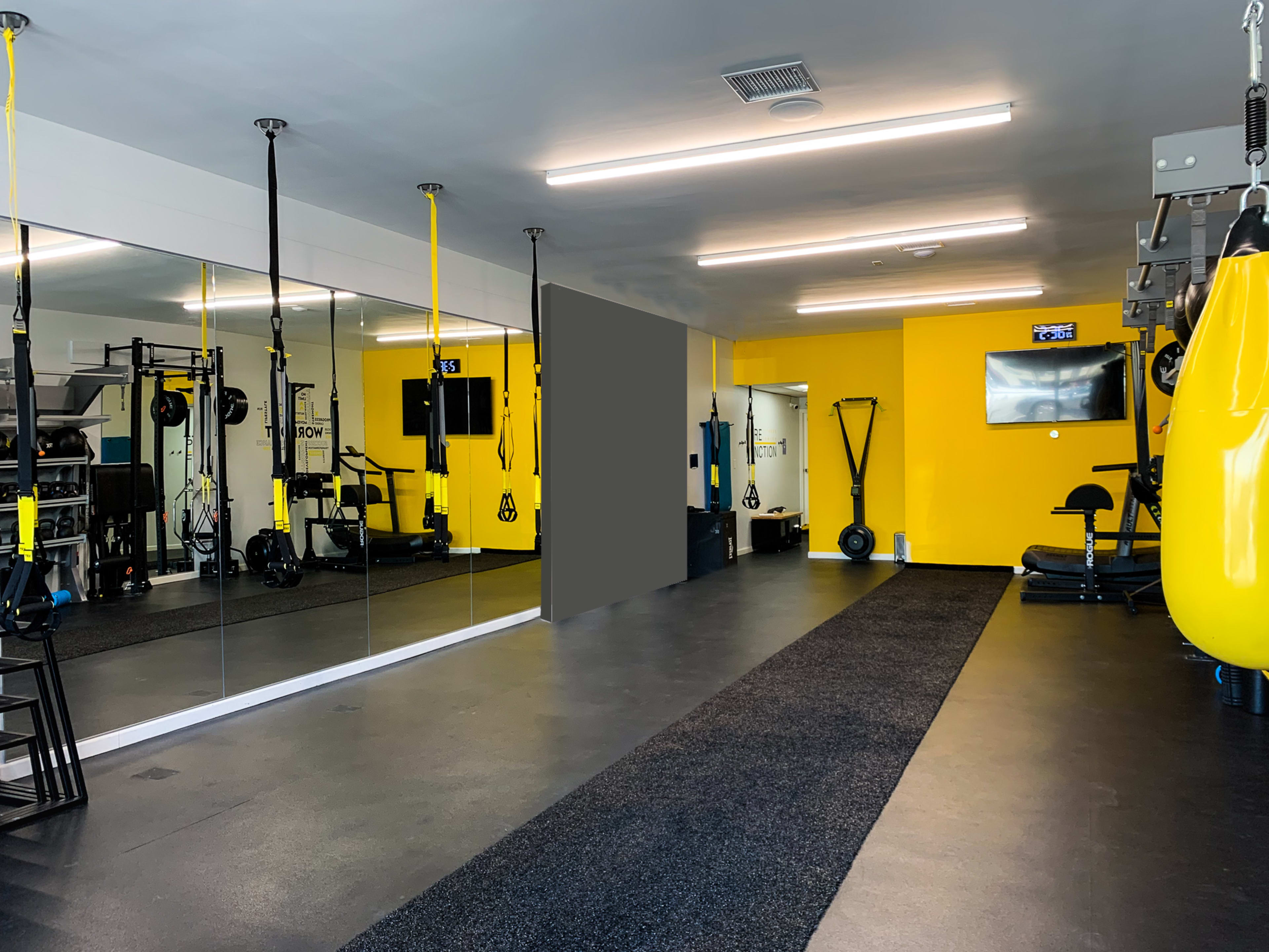 1200 sqf boutique studio has all the equipments for recording movies or documentary or sport show , great natural light and a big window with Ventura view Image in Woodland Hills, Woodland Hills, CA