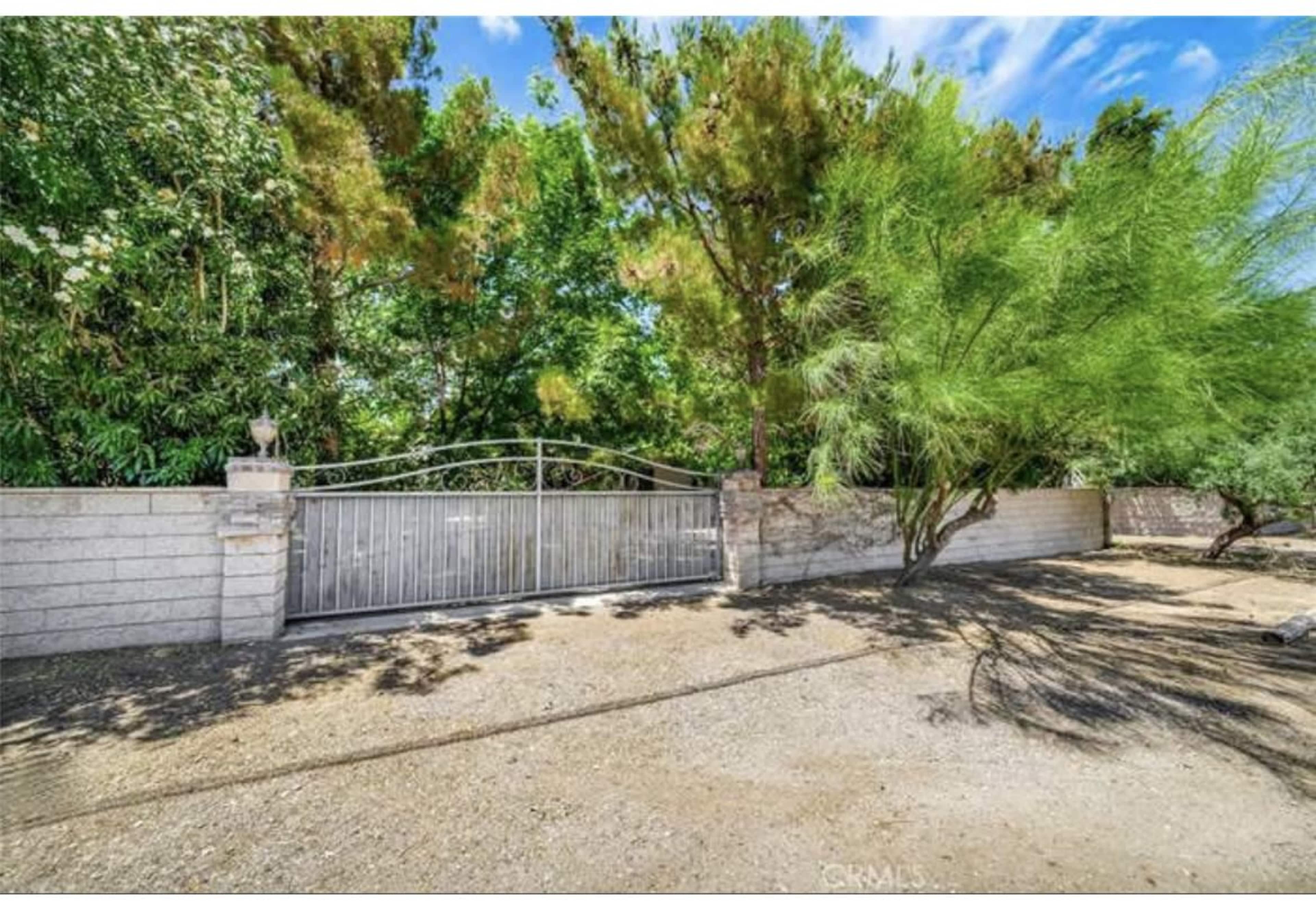Secret Garden in the Heart of Palmdale Image in , Palmdale, CA