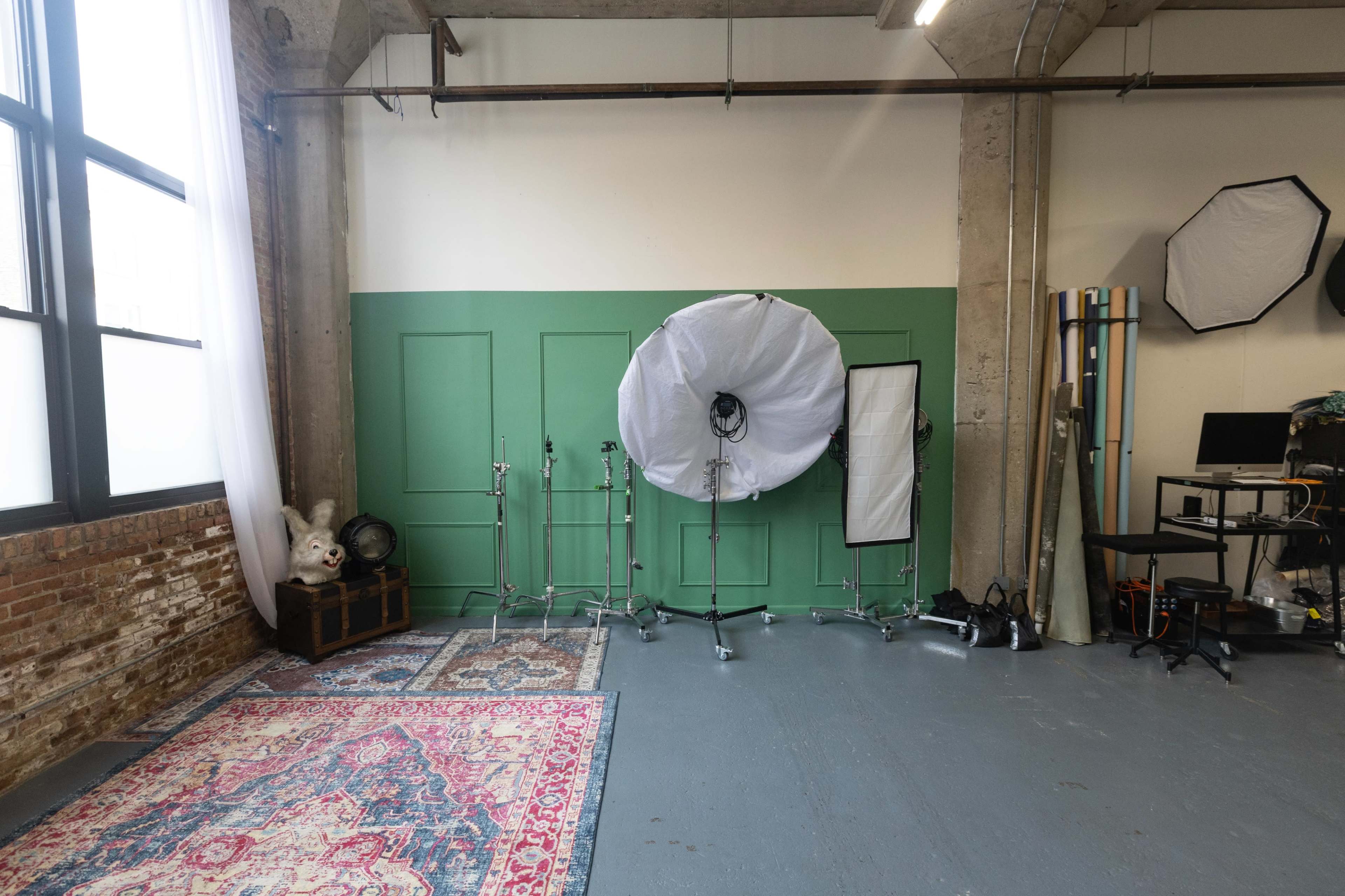 Ravenswood Industrial Photo Studio Image in Lake View, Chicago, IL