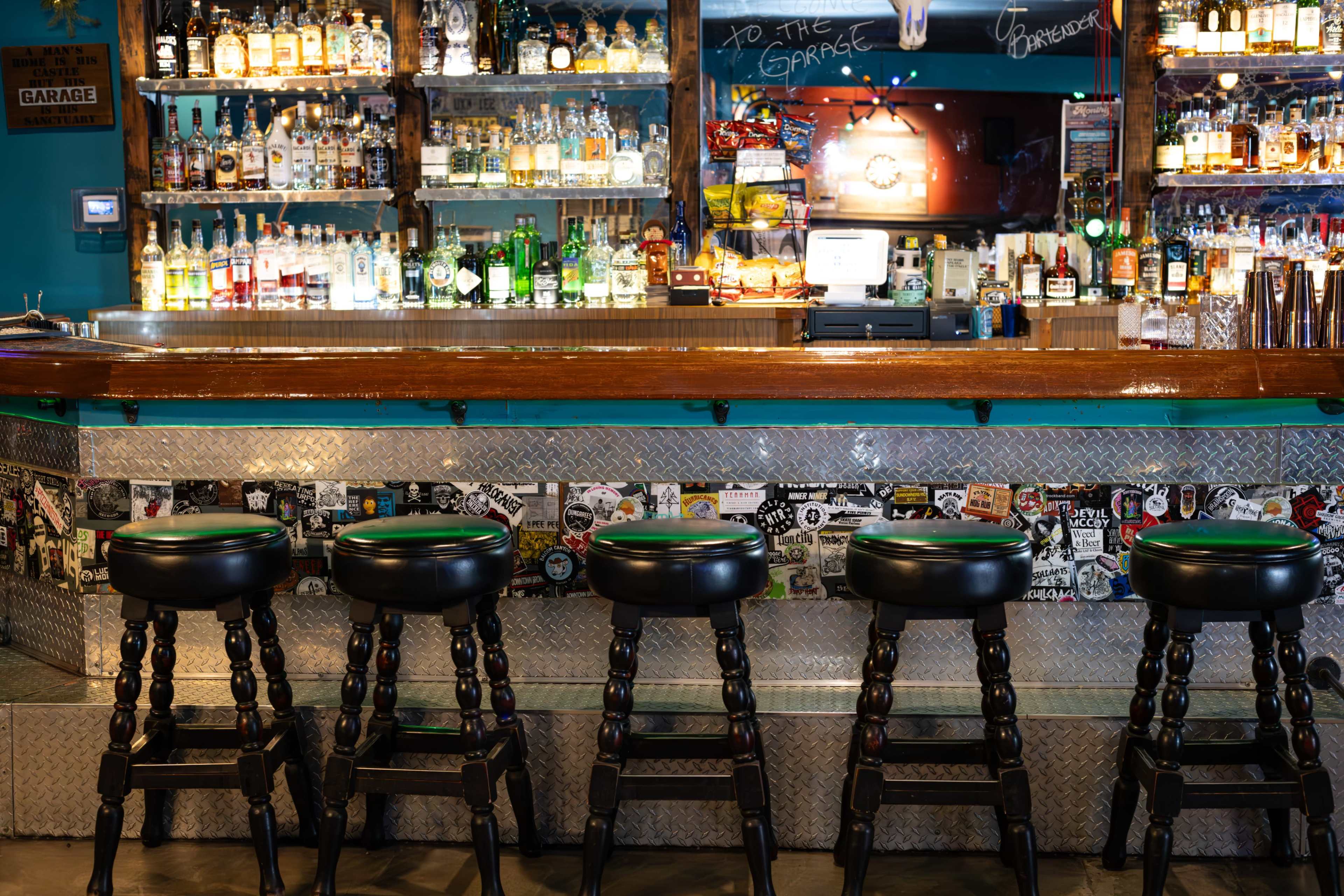 Neighborhood Dive Bar Image in West Saticoy, VENTURA, CA