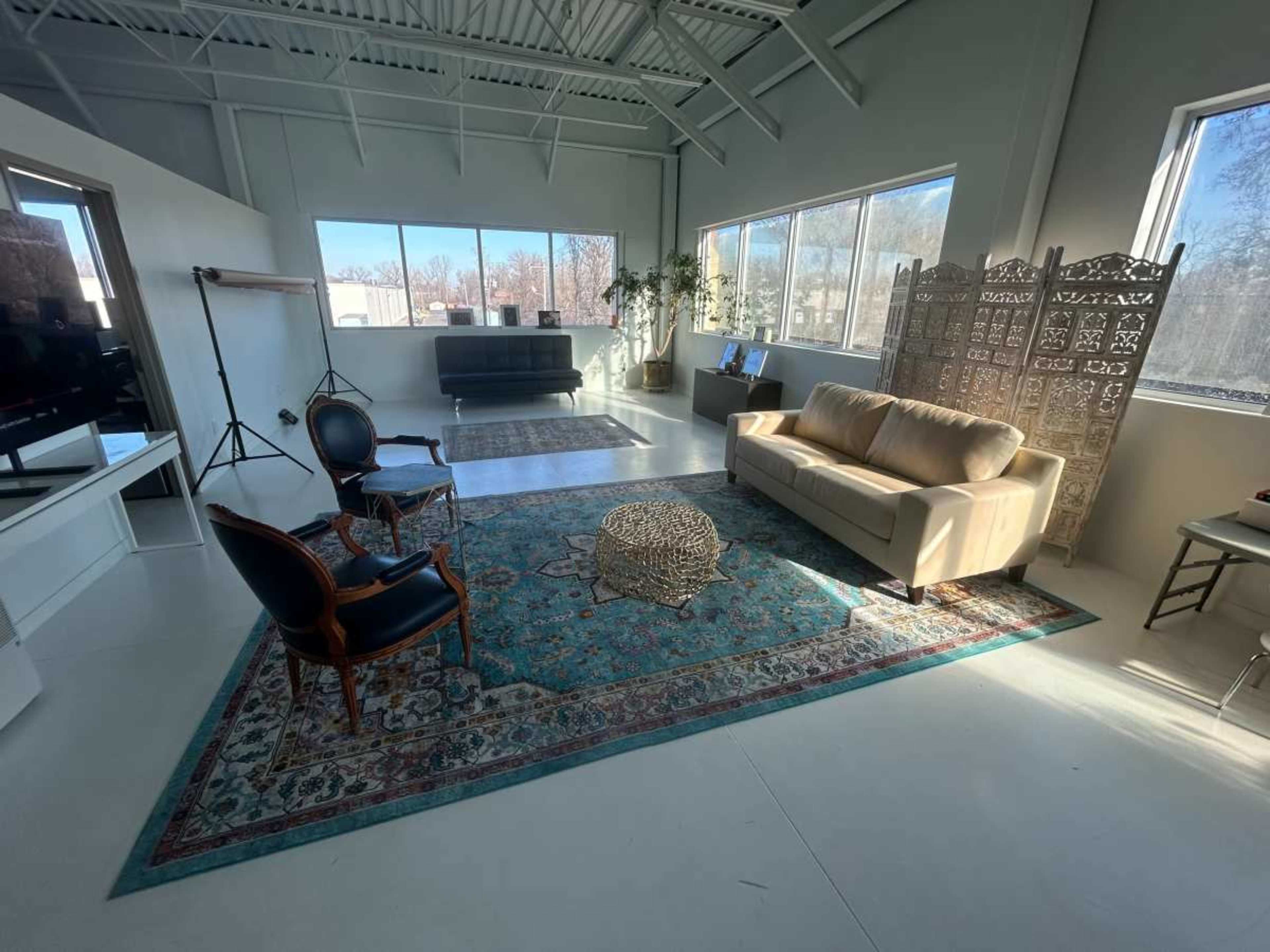 Beautiful Suburban Natural Light Meeting Space with FREE PARKING Image in New Hope, NEW HOPE, MN