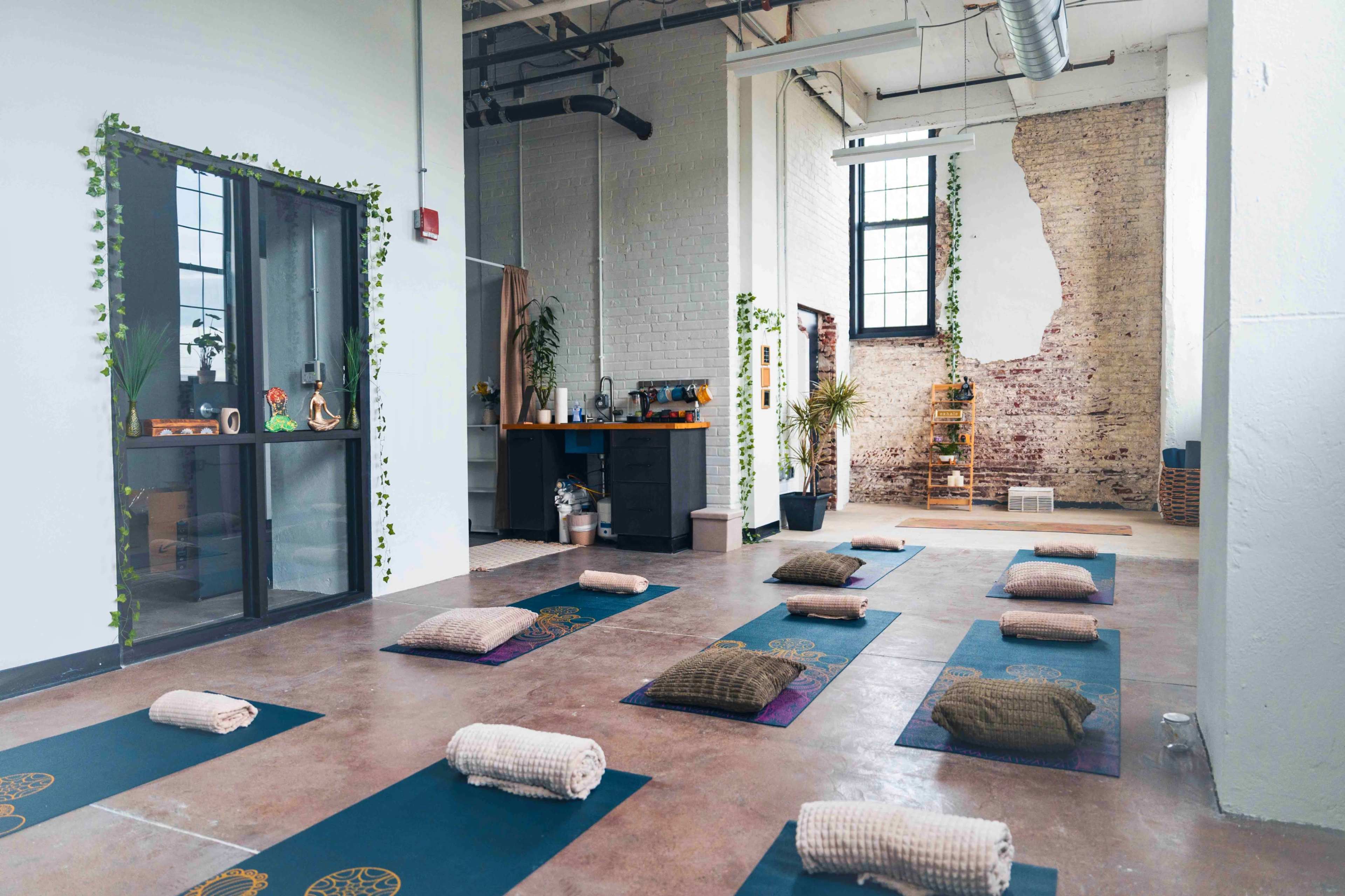 Downtown Rustic Yoga Space with Natural Light Image in Center City, Philadelphia, PA