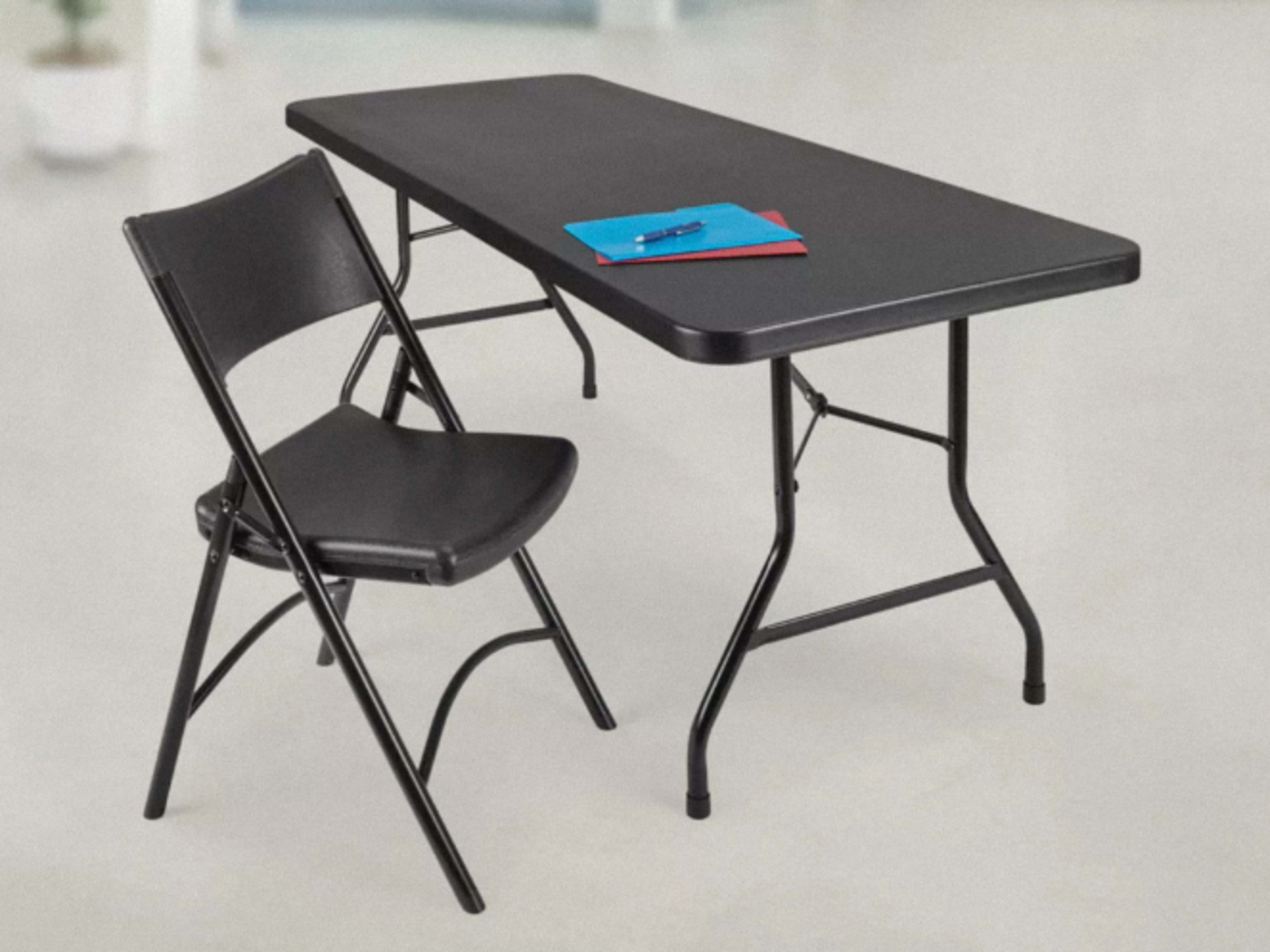 2 Table / 10 Folding Chairs