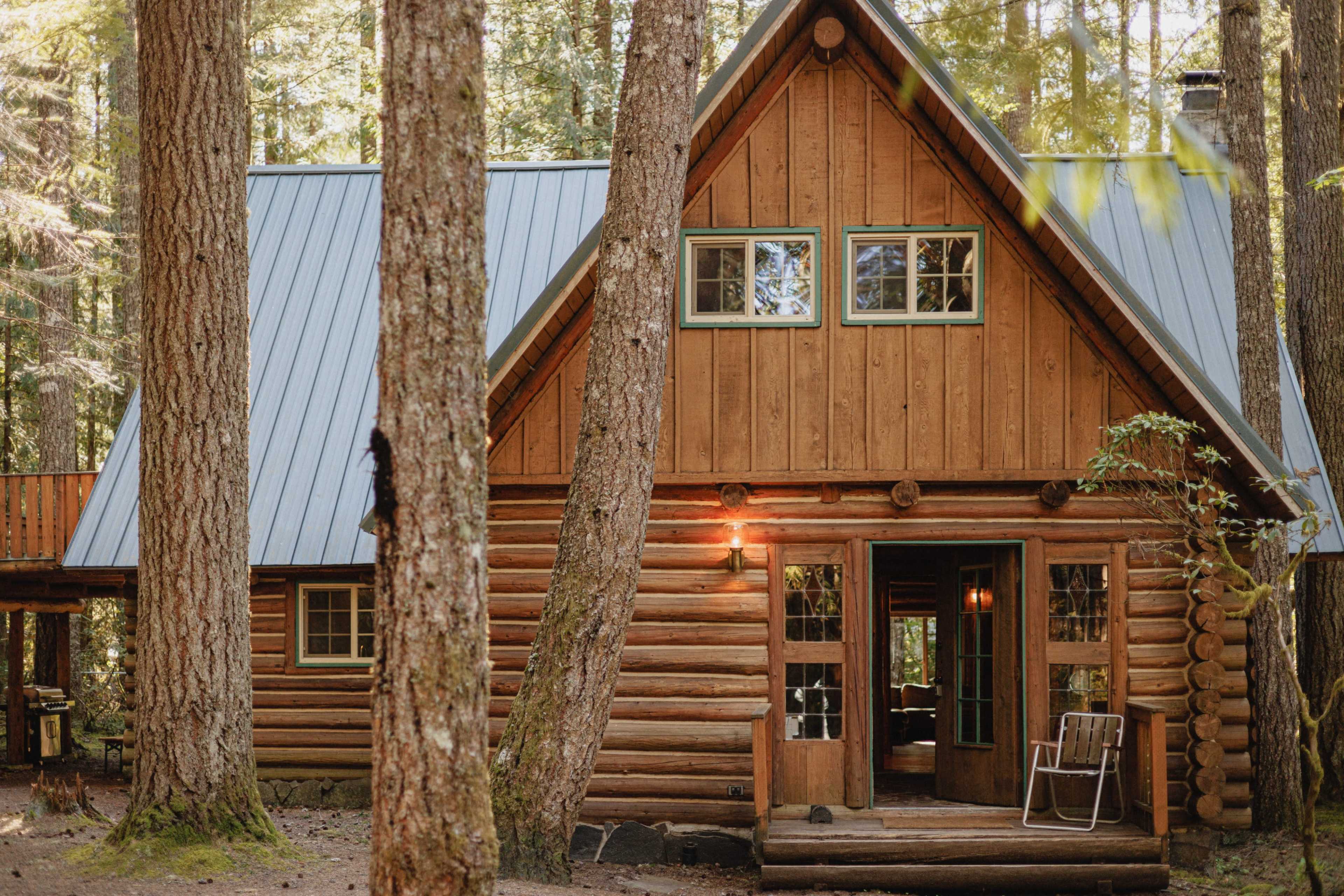 Grand Hand Build Log Cabin Image in Mount Hood Village, Rhododendron, OR