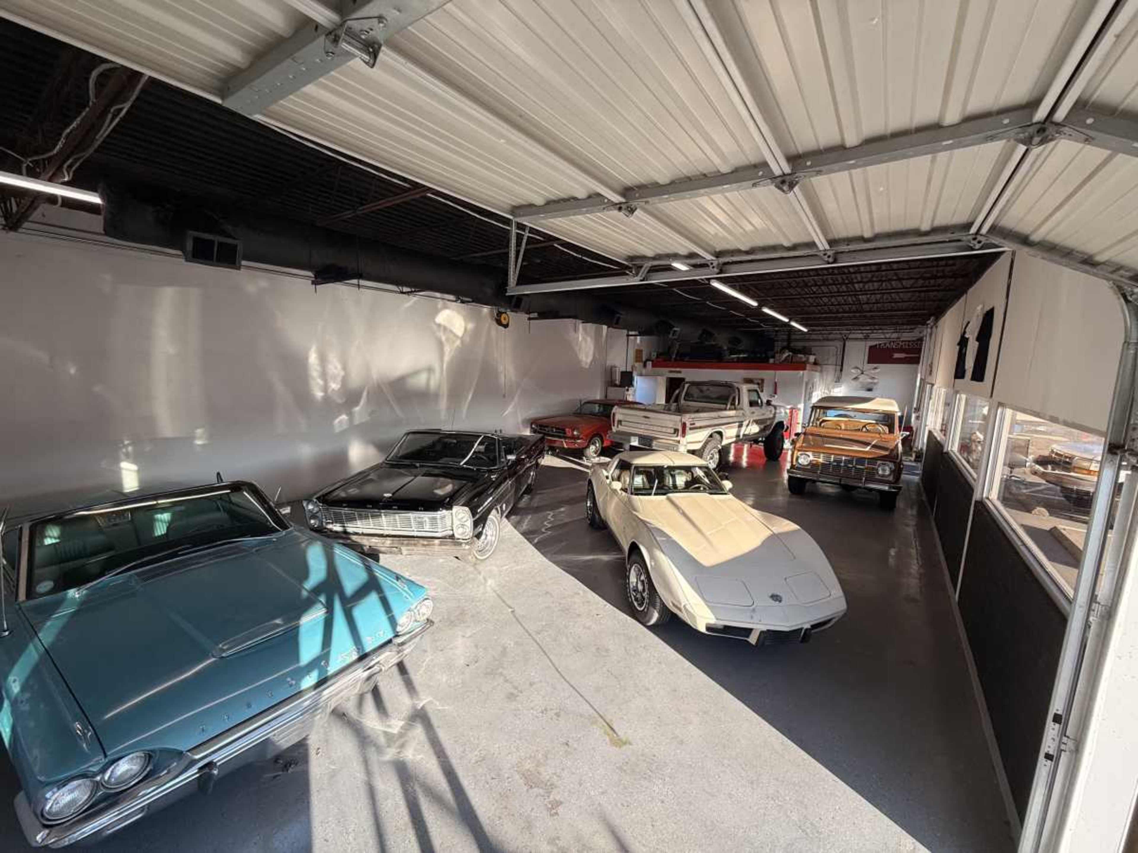 Classic Car Garage and Retro Office Image in Hendersonville, Hendersonville, TN