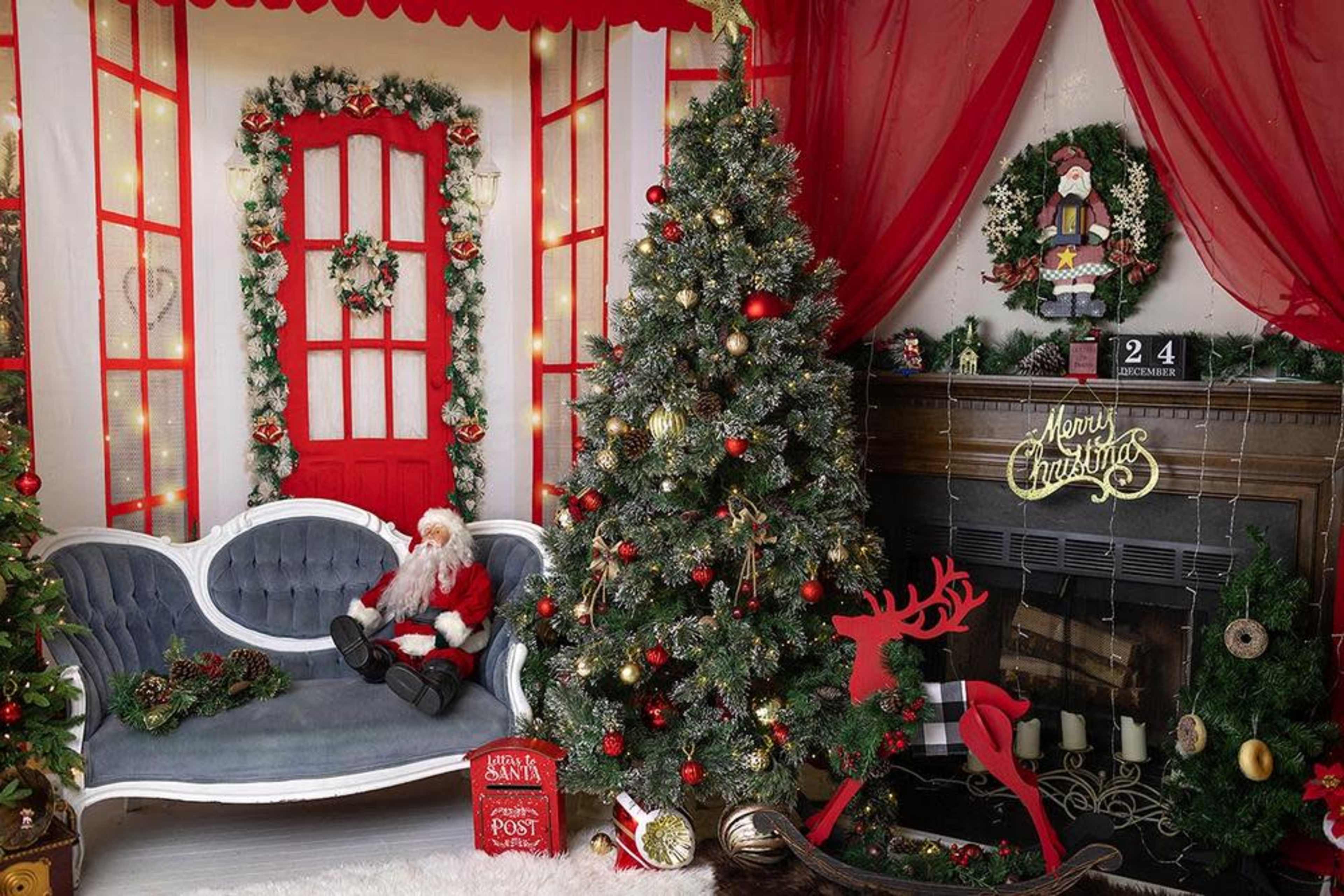 Christmas Photo Studio Image in Franklin Farm, Fairfax, VA