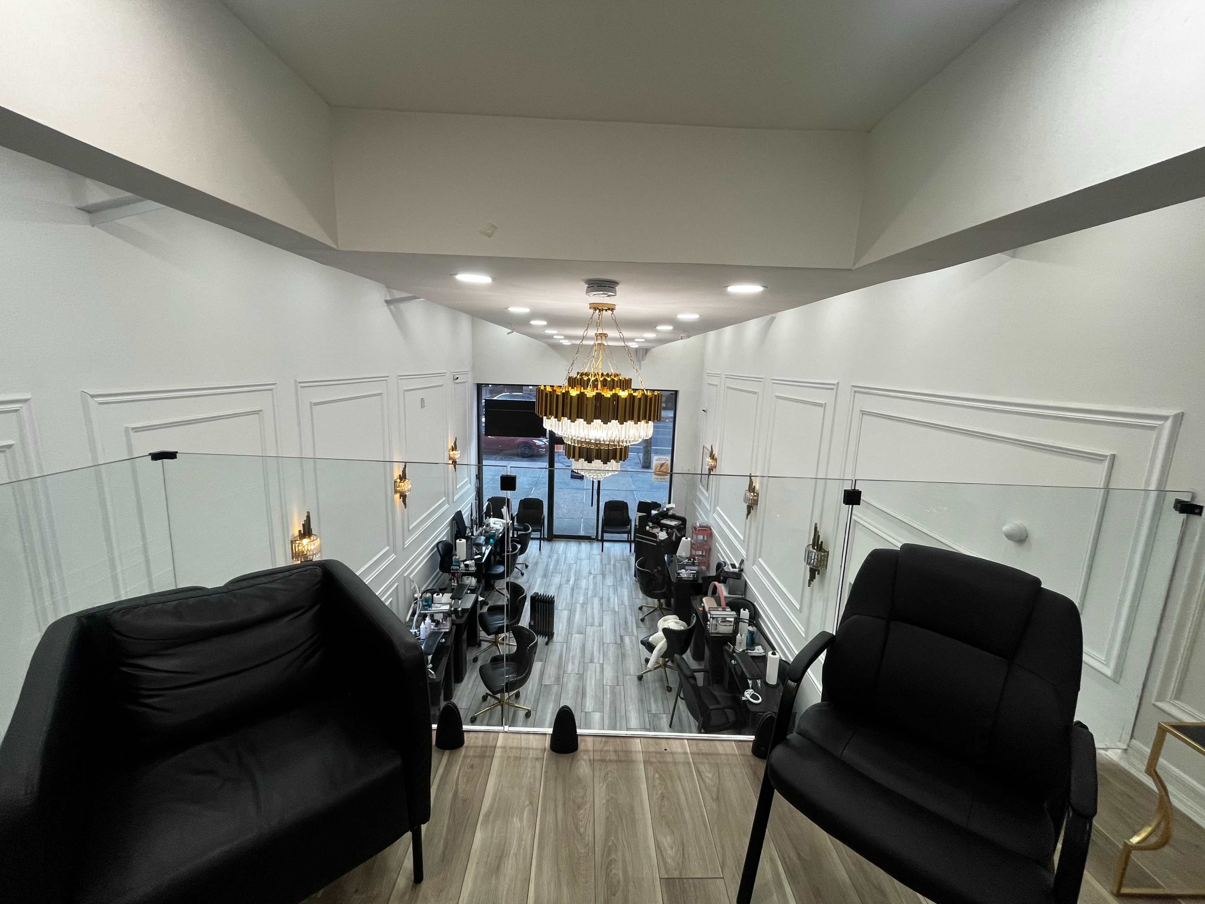 Meeting Space Loft in Peaceful, Elegant Salon Image in East Bronx, Bronx, NY