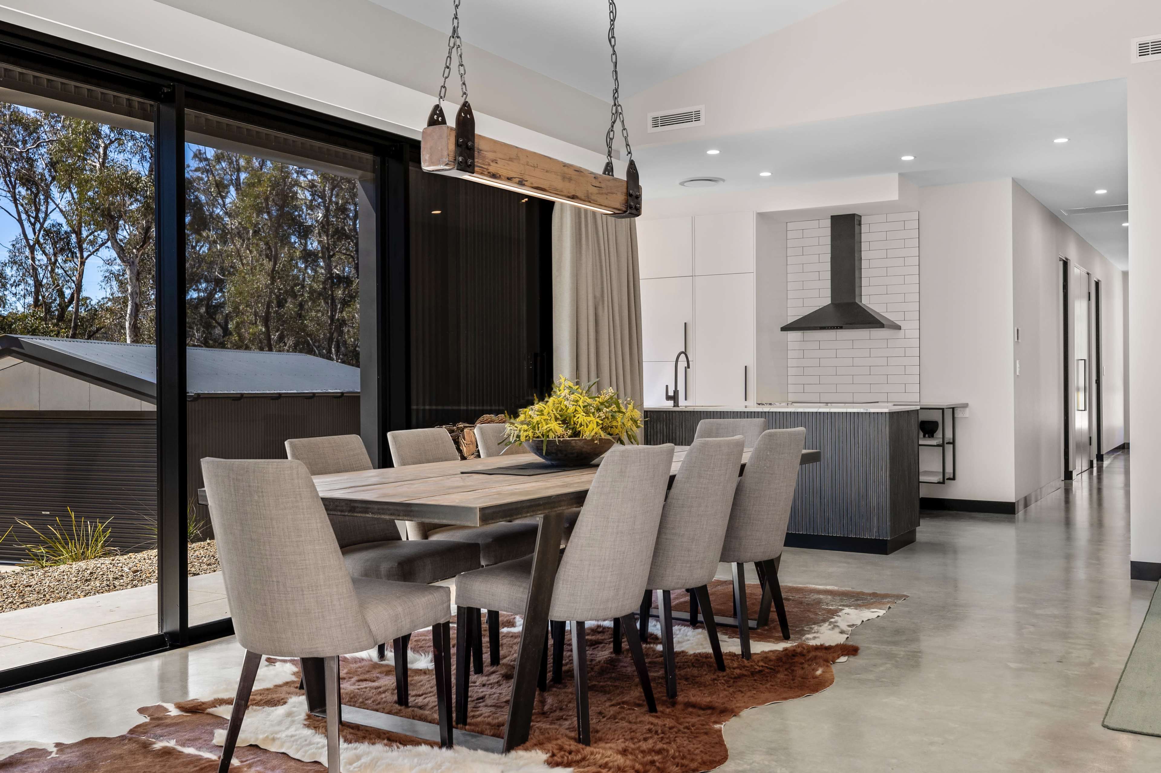 Contemporary Minimalist style house Image in Bell, Bell, NSW