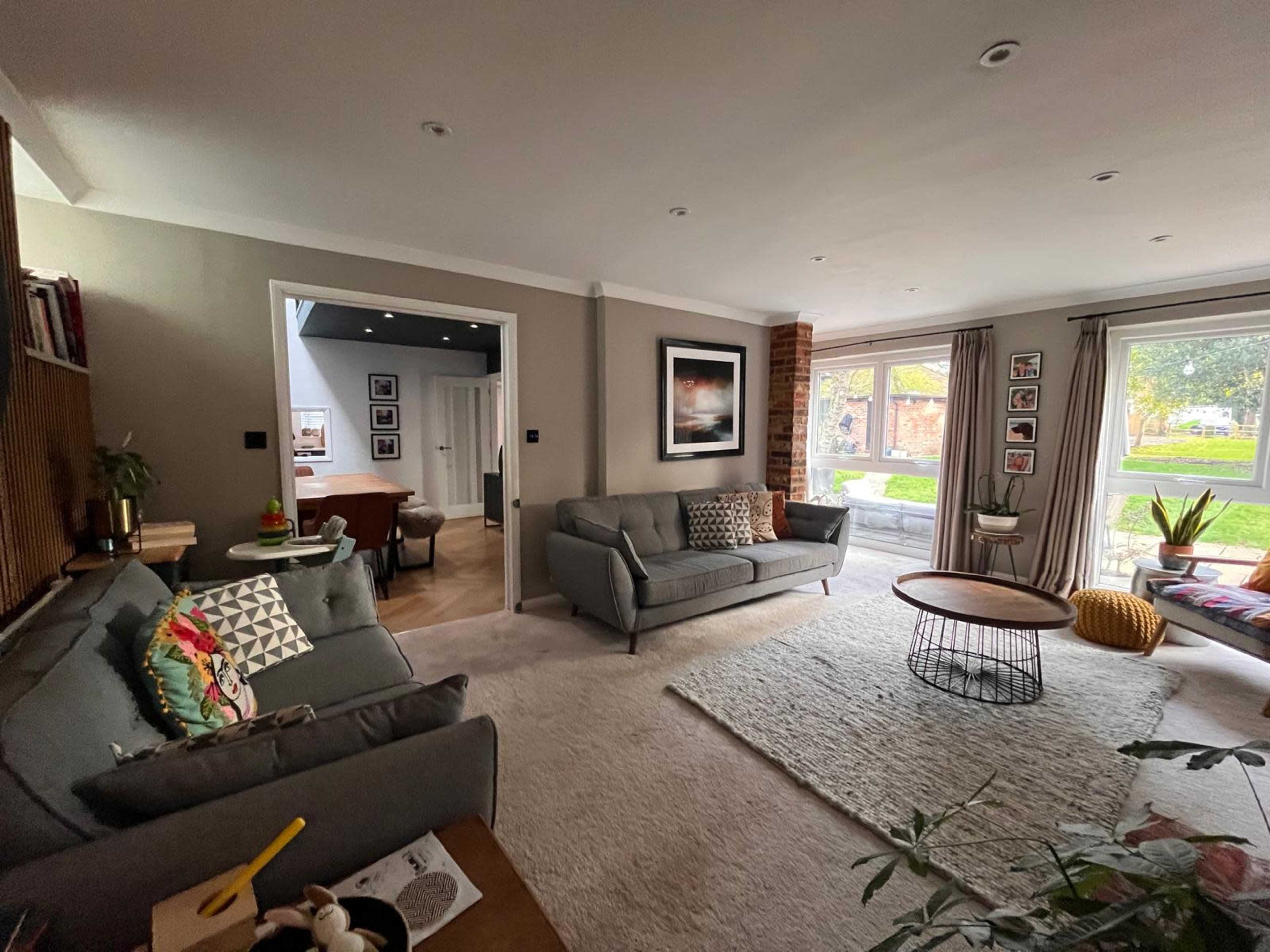 Grade 2 listed barn Conversion in Wargrave with large garden Image in Wargrave, Reading, ENG