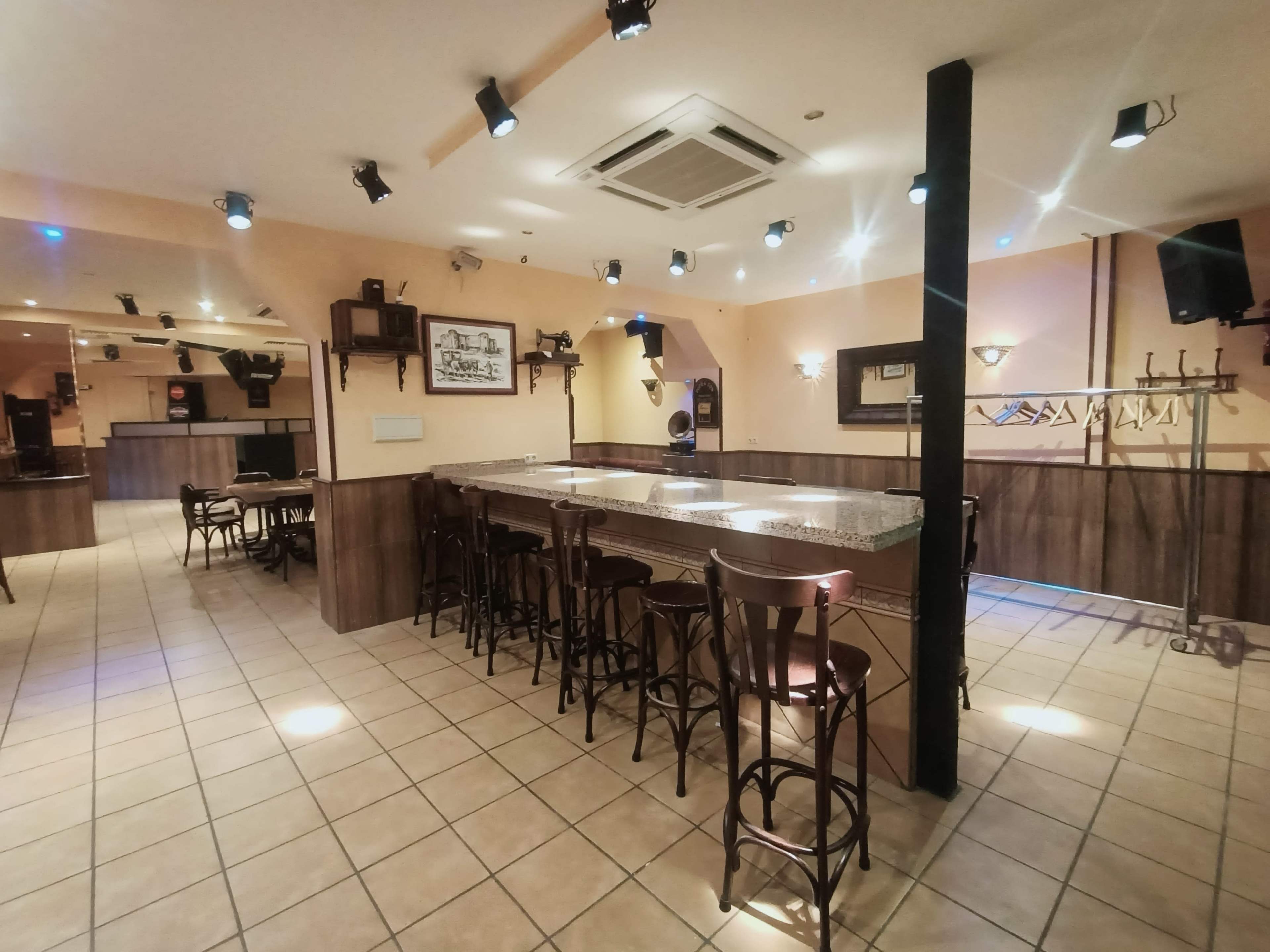 Sala de eventos con pista de baile para Fiestas privadas, con terraza climatizada Imagen en , Casarrubios del Monte, TO