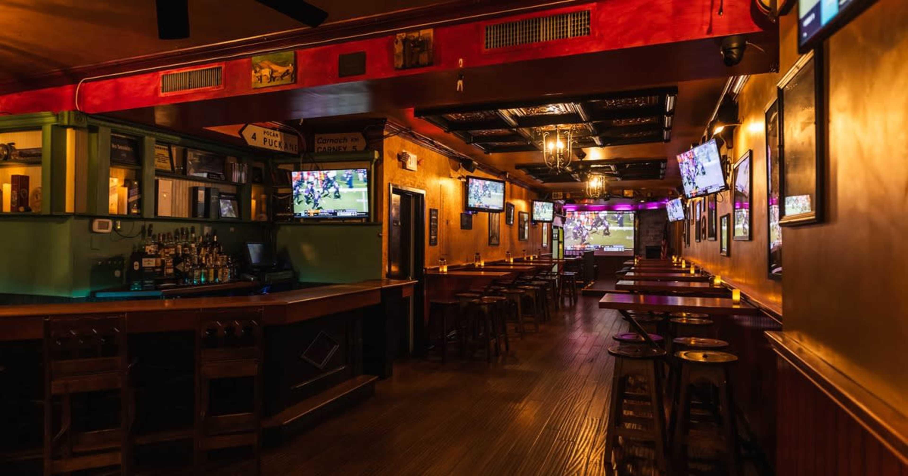 Main Bar + Balcony Image in Midtown, New York, NY