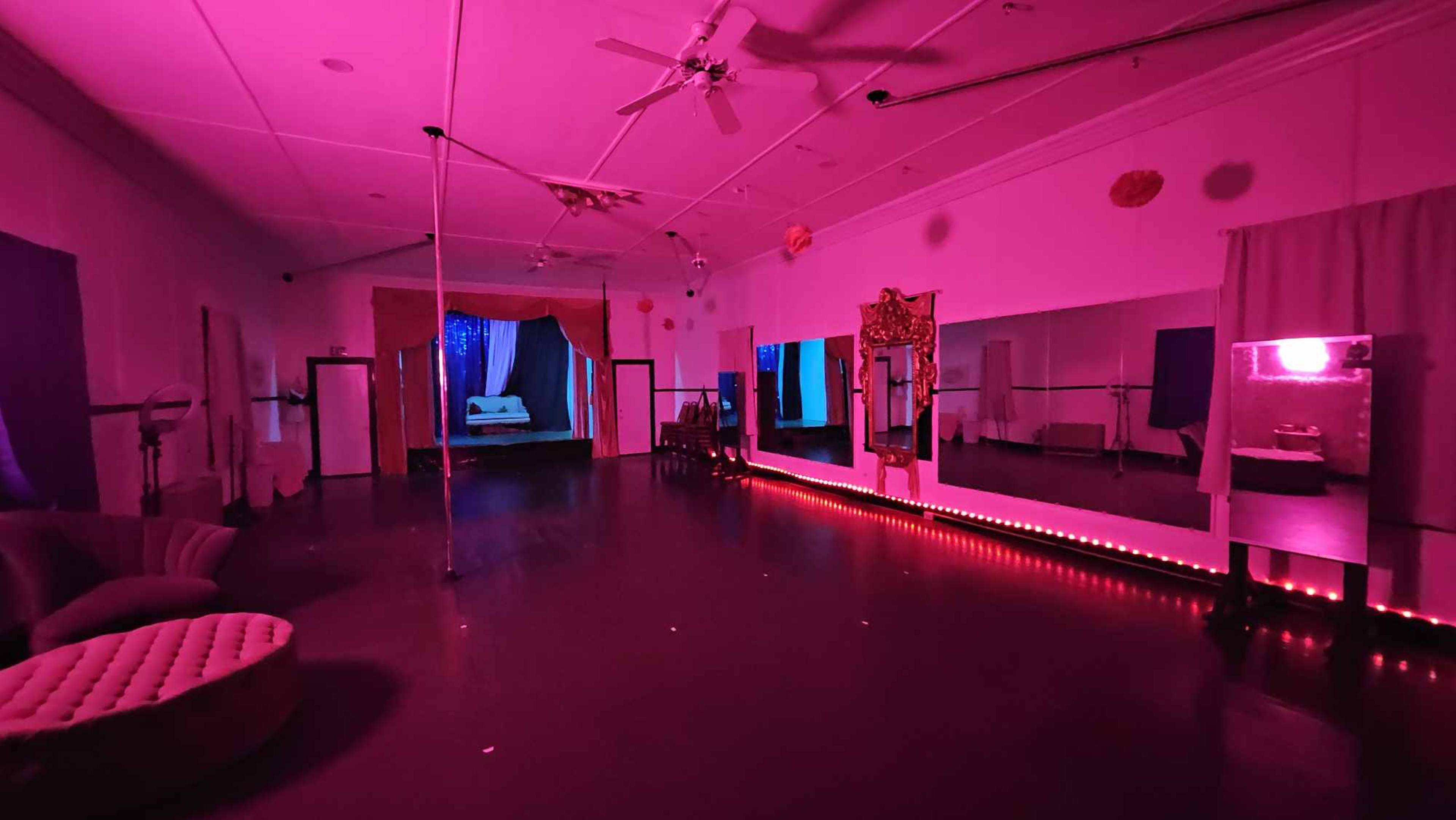 Perfectly Pink Dance studio for videos, photoshoots and classes. Image in Bath, Bath, ME