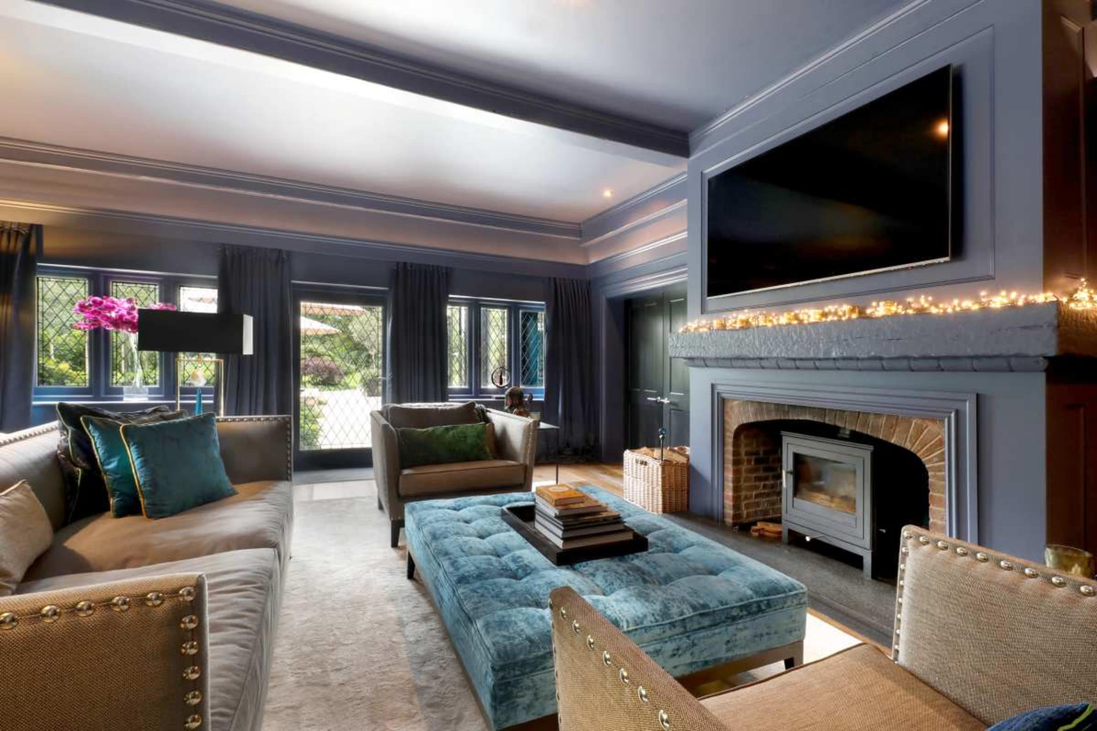 A luxury retreat centre on the River Thames close to Heathrow Airport with yoga studio Image in Wooburn, BOURNE END, ENG