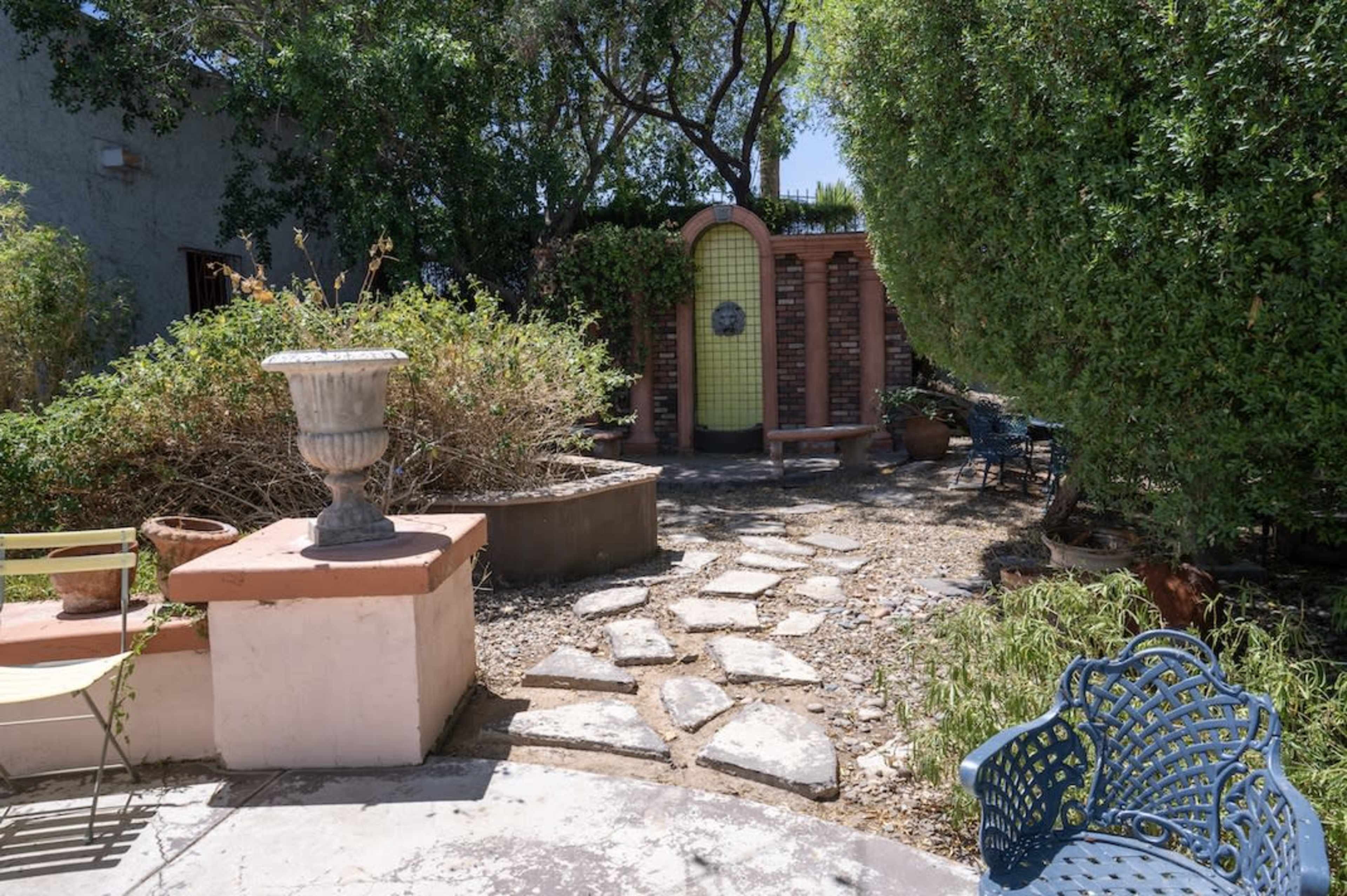 Charming Outdoor Garden for Photo and Video Productions Image in Encanto Village, Phoenix, AZ