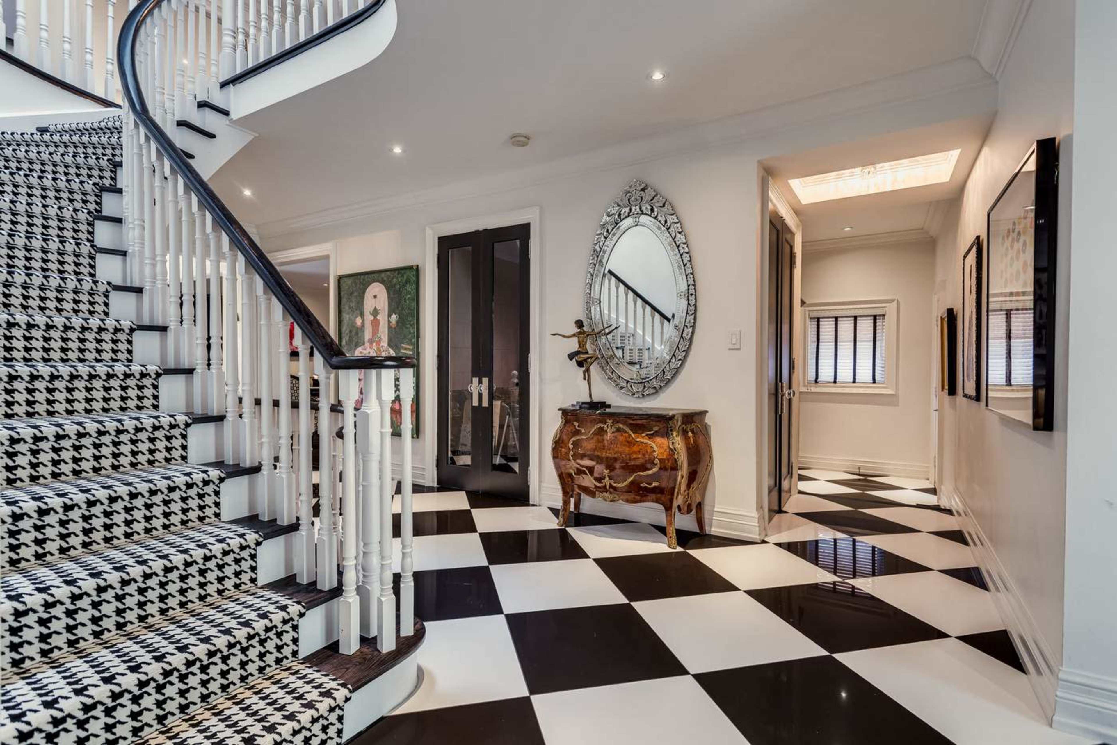 Contemporary Open Concept House Image in Thornhill, Thornhill, ON