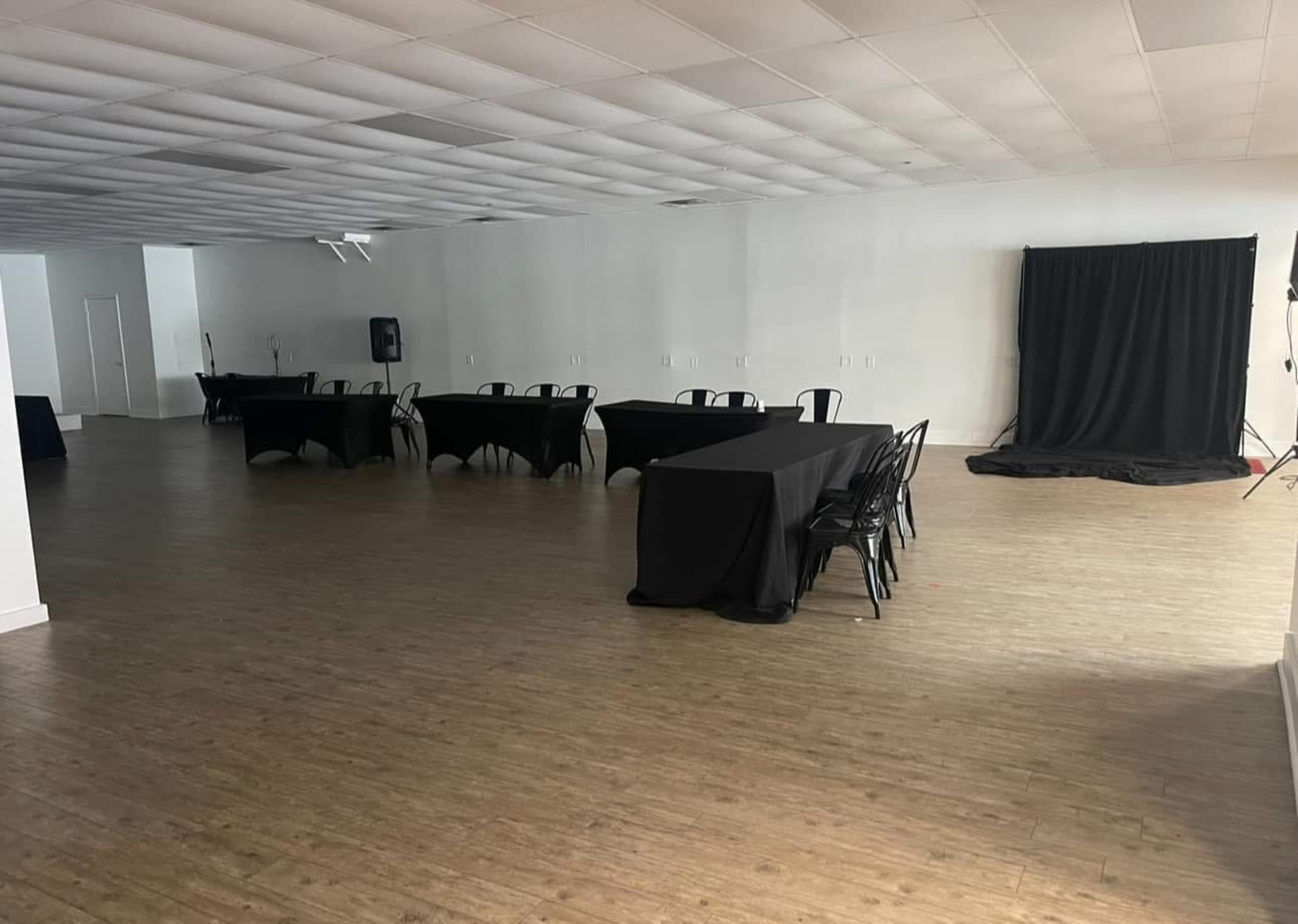 Spacious event/content creator studio with multiple rooms Image in Crooked Creek, Indianapolis, IN