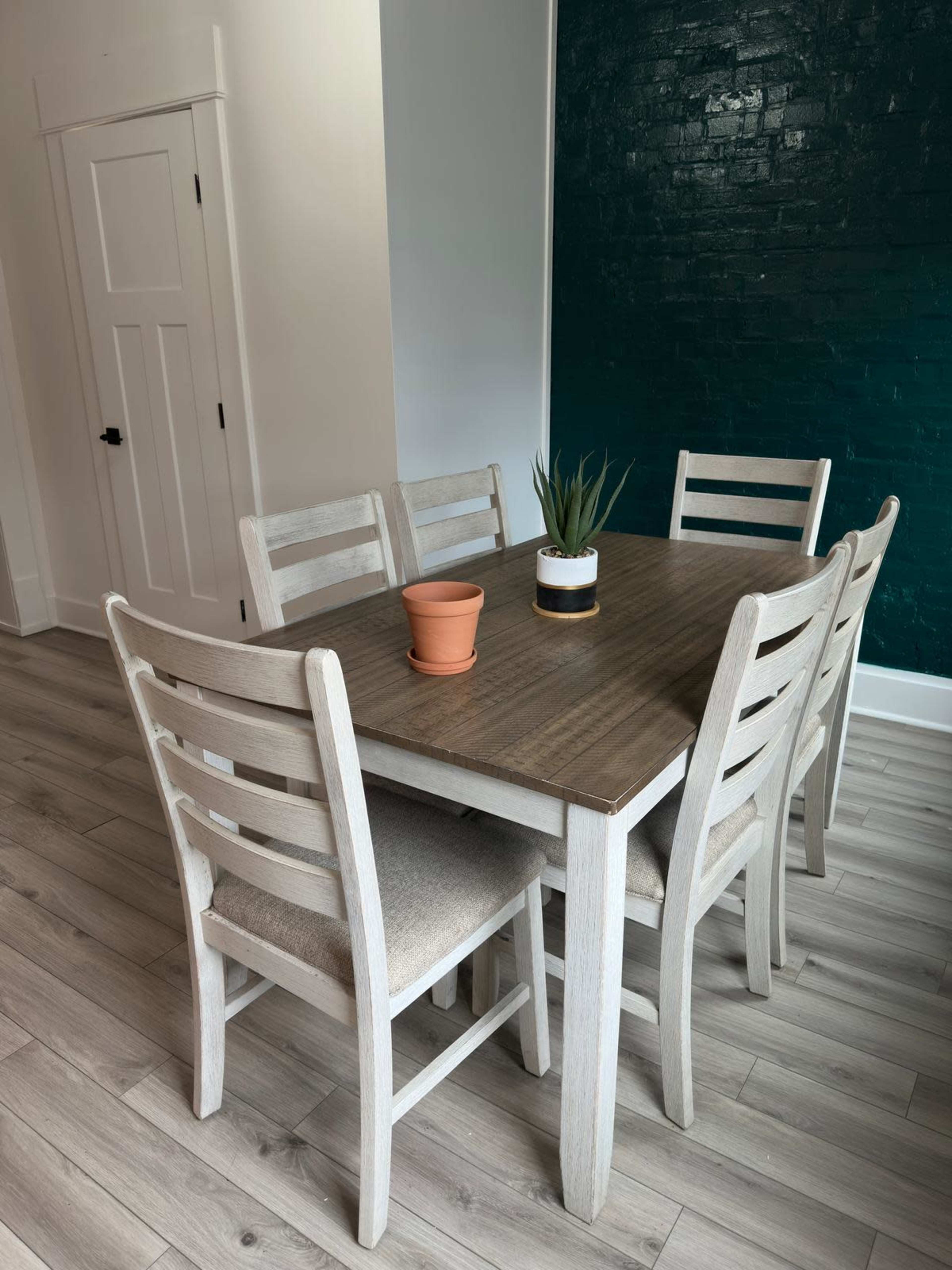 Casa Terra🌿🐯 Convention - King Bed - Short North - Free Parking Image in Victorian Village, Columbus, OH