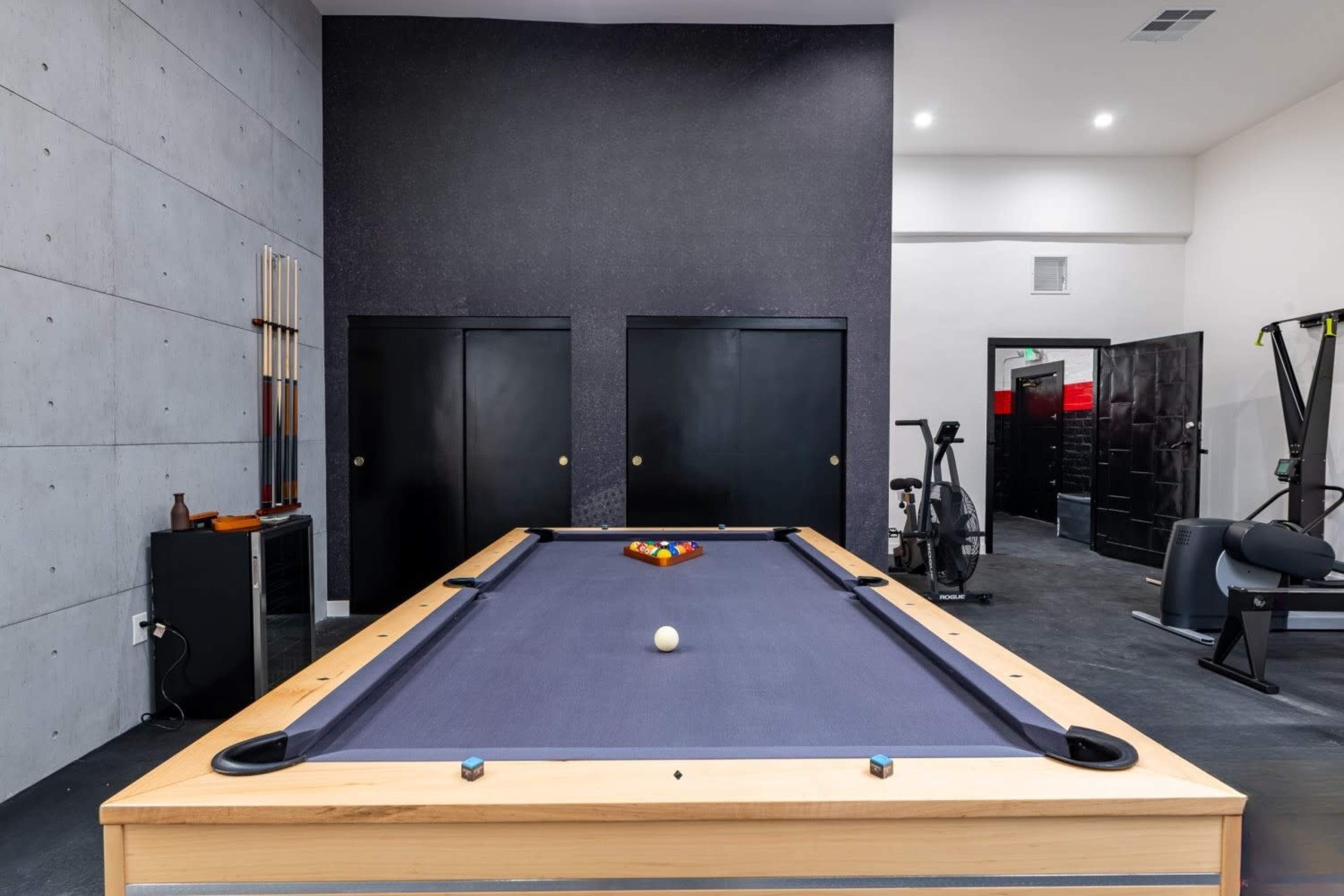 Spacious Modern Office in Burbank – Film/Photo Shoot Ready Image in Burbank, Burbank, CA