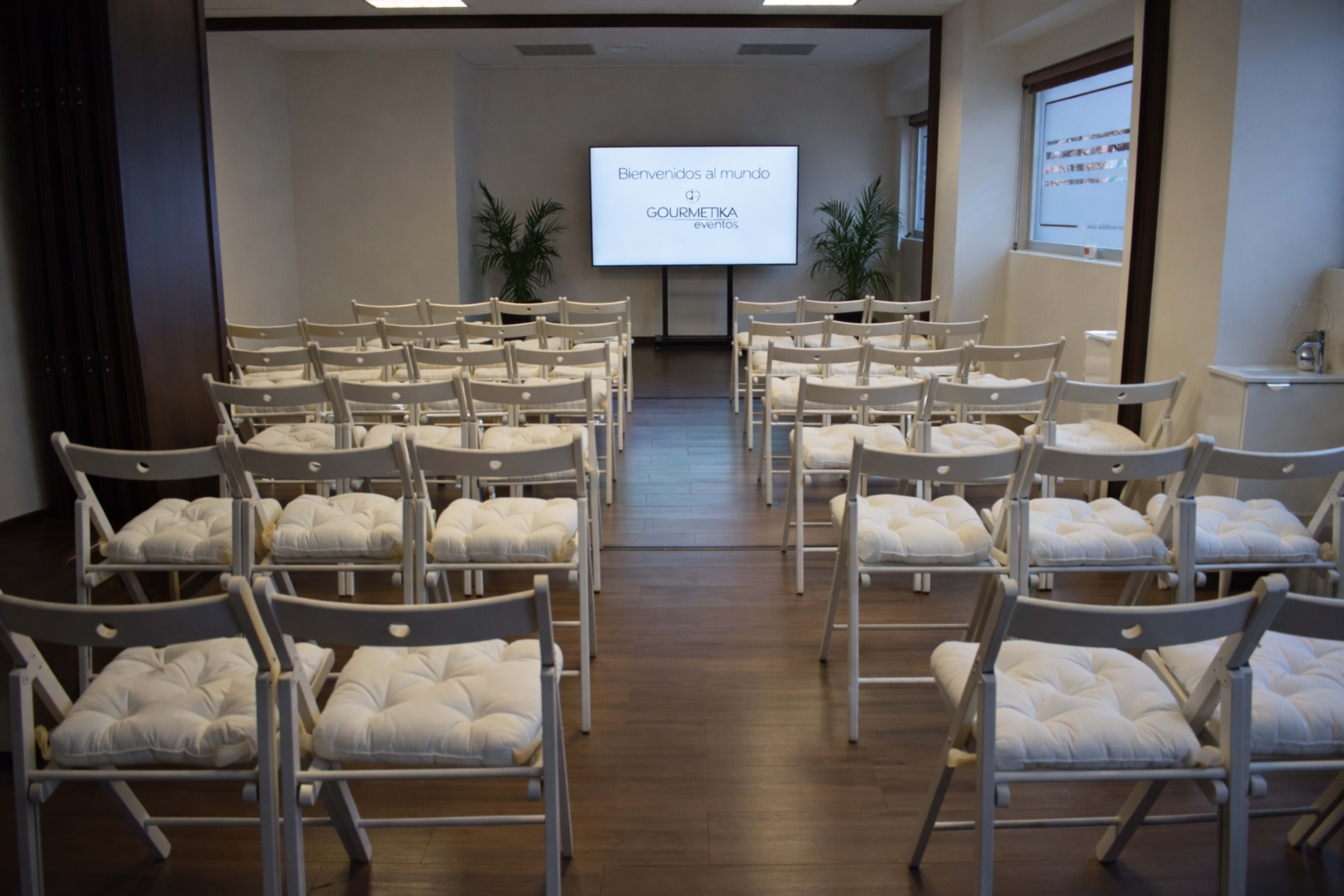 SALA DIAFANA Y PANELABLE DE 65M2 Image in Las Acacias, MADRID, M