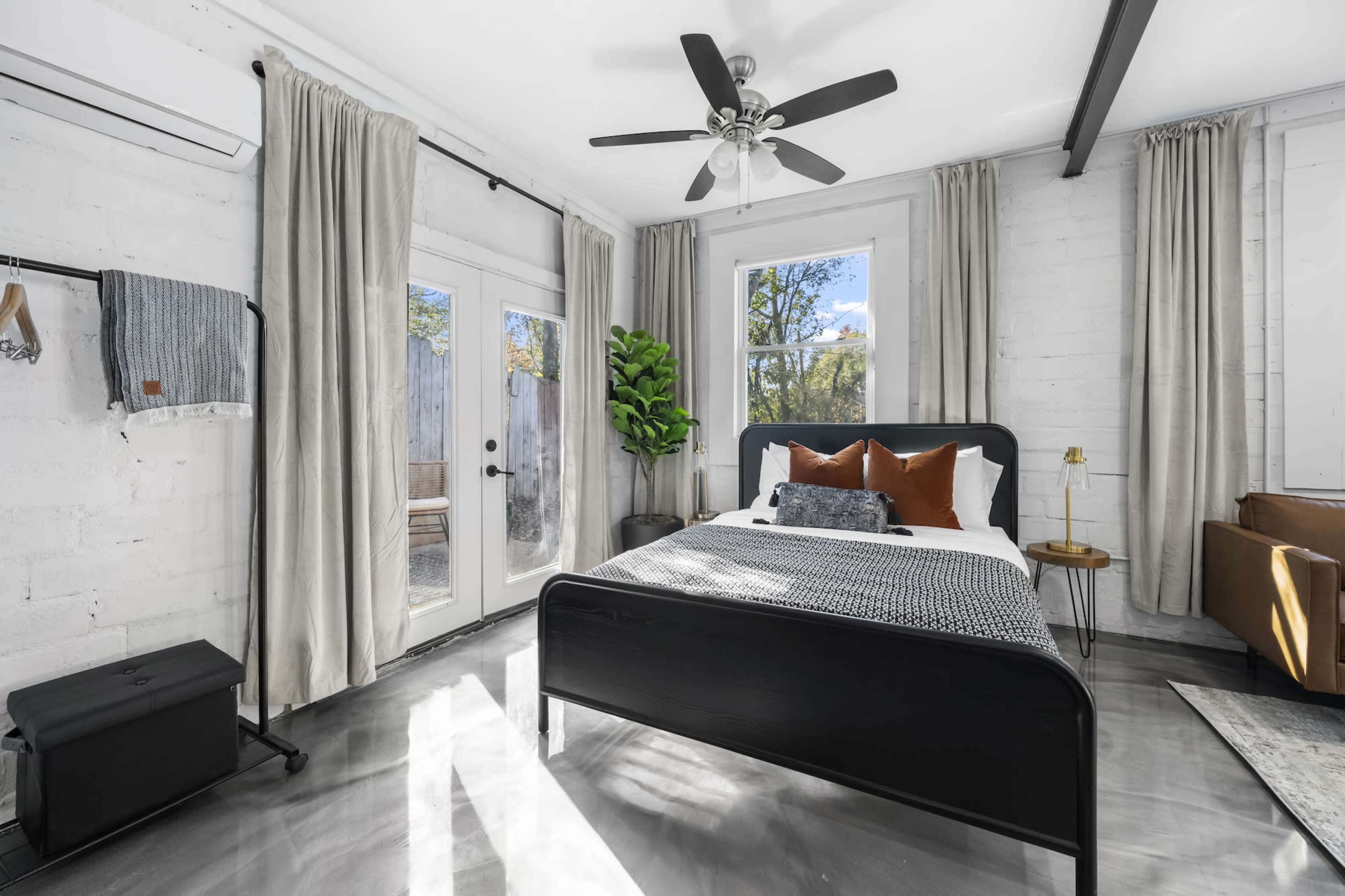 Modern Luxe Industrial Studio w/ Natural Light Image in East Point, Atlanta, GA