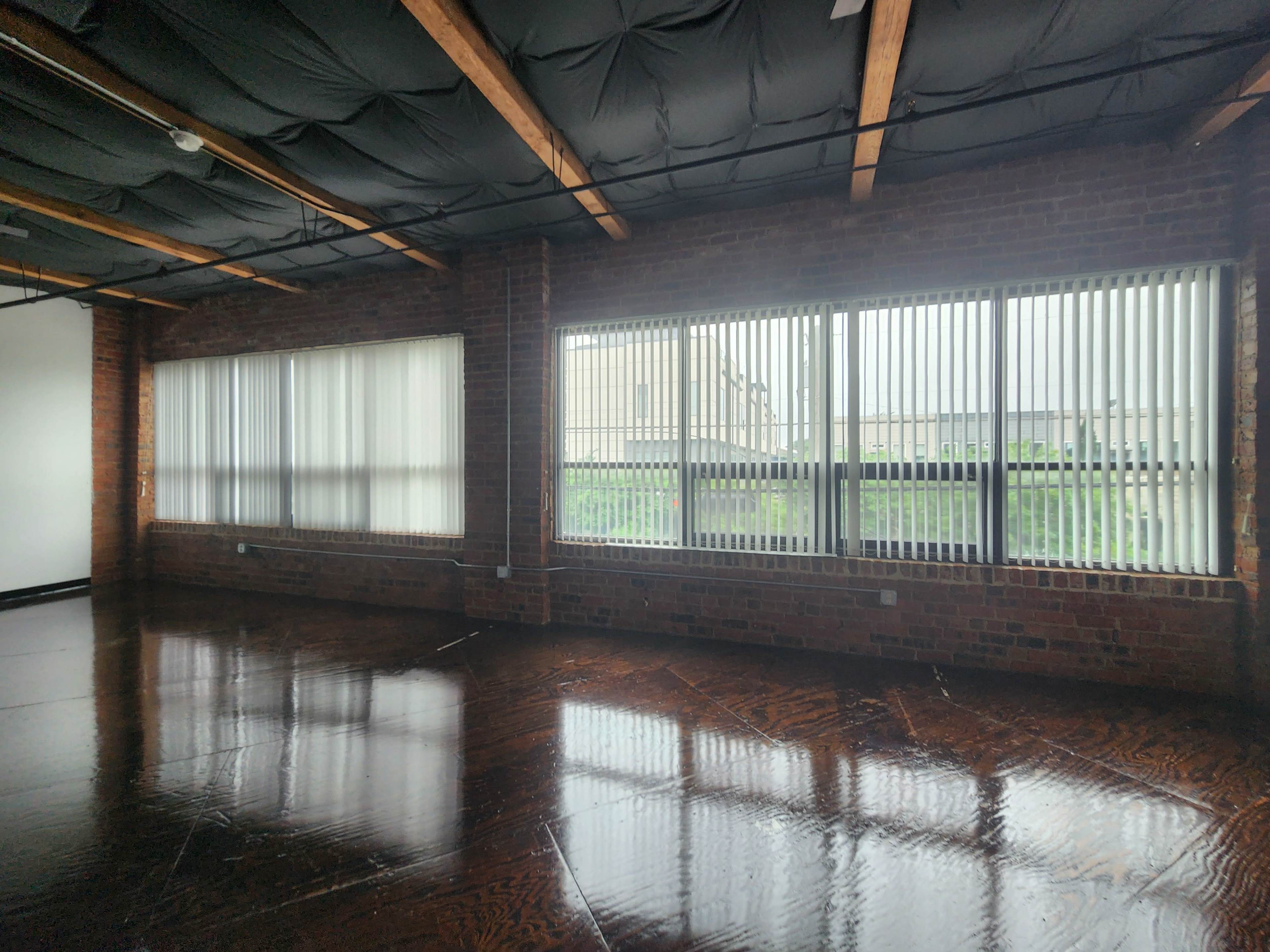 Downtown Loft with Skyline View Image in Cedars, Dallas, TX