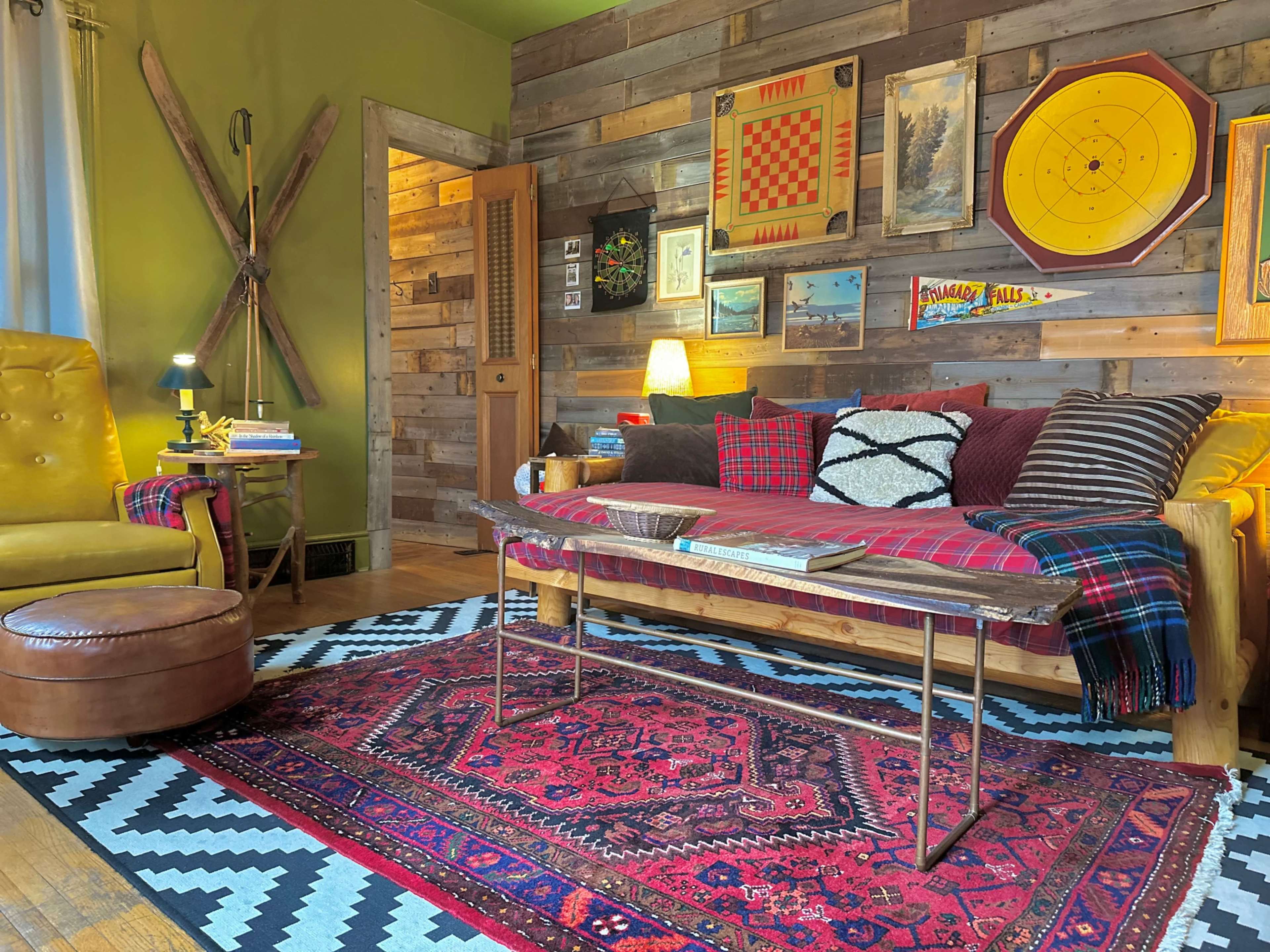 Rustic Cabin Apartment Image in Niagara Falls, Niagara Falls, ON