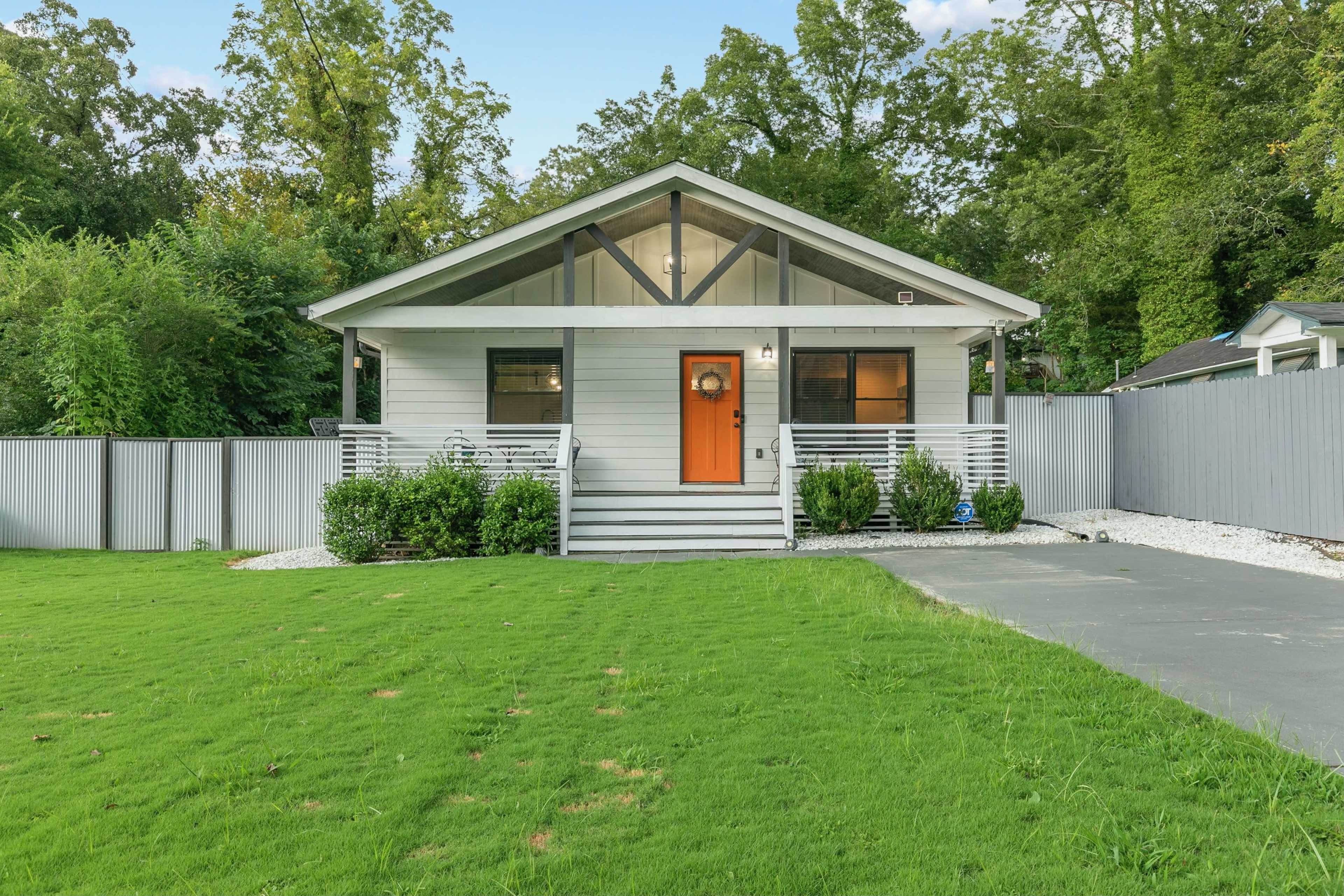 Contemporary Ranch Oasis in Atlanta Image in Grove Park, Atlanta, GA