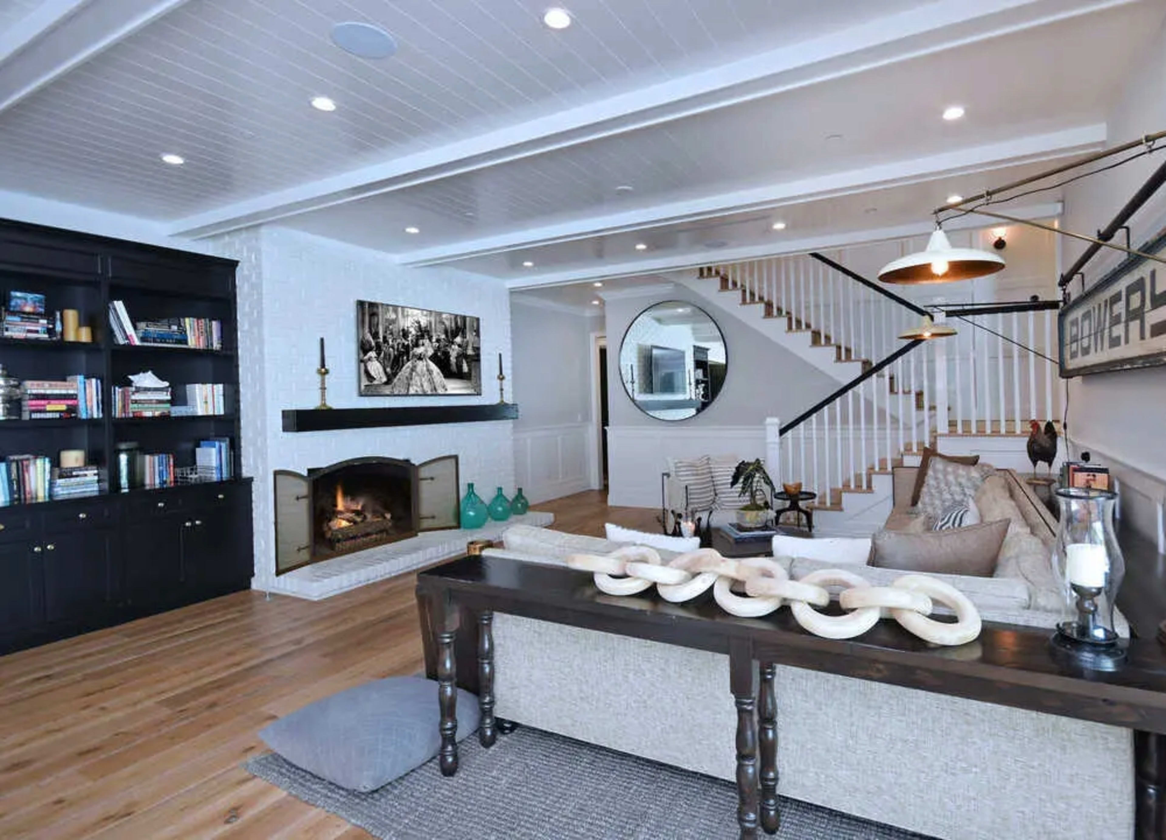 Luxury Modern Farmhouse with Beautiful and Spacious Outdoor Space Image in Encino, Encino, CA