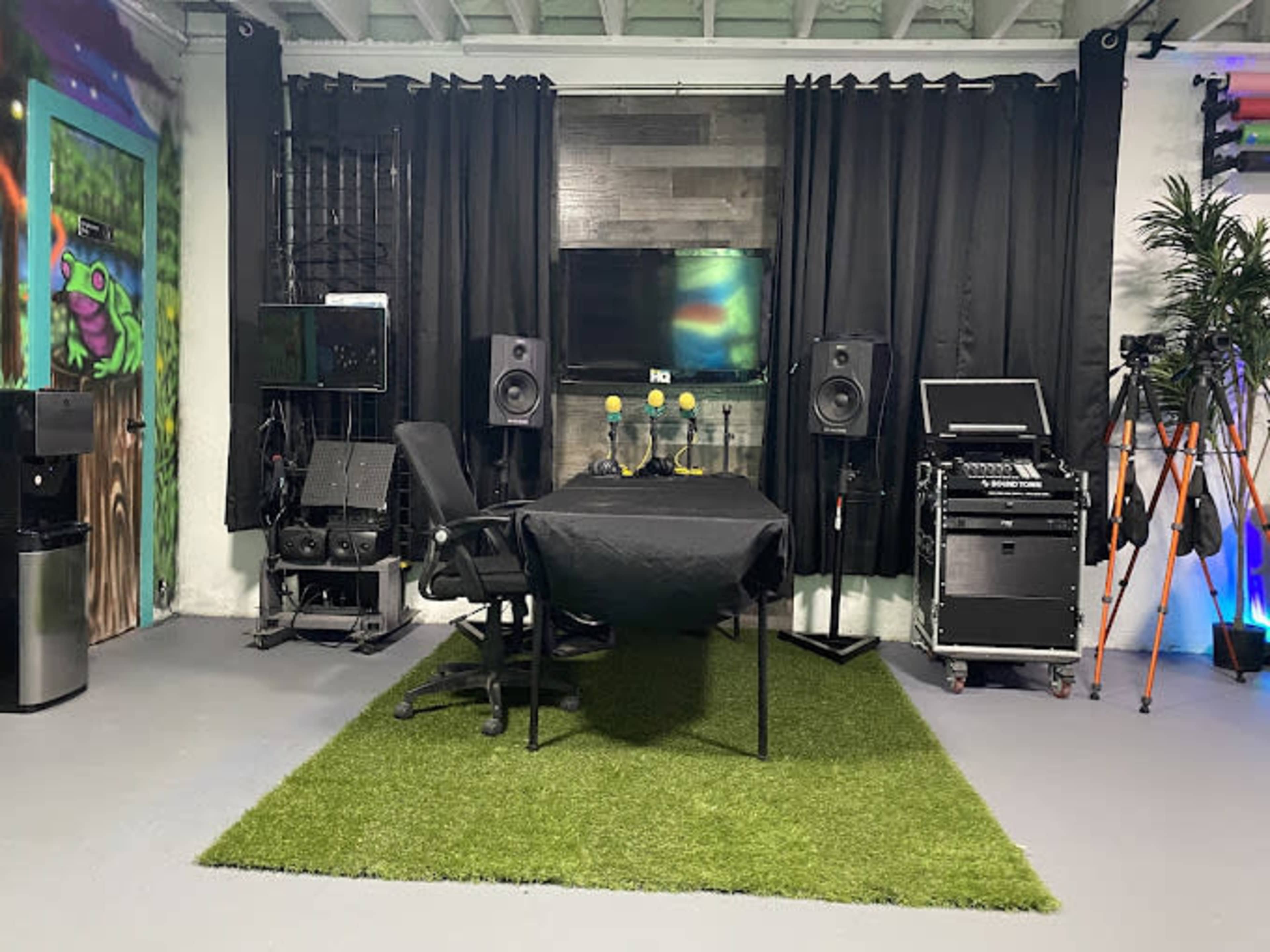 Intimate Studio Space Downtown Adjacent Image in Austin Ave., Waco, TX