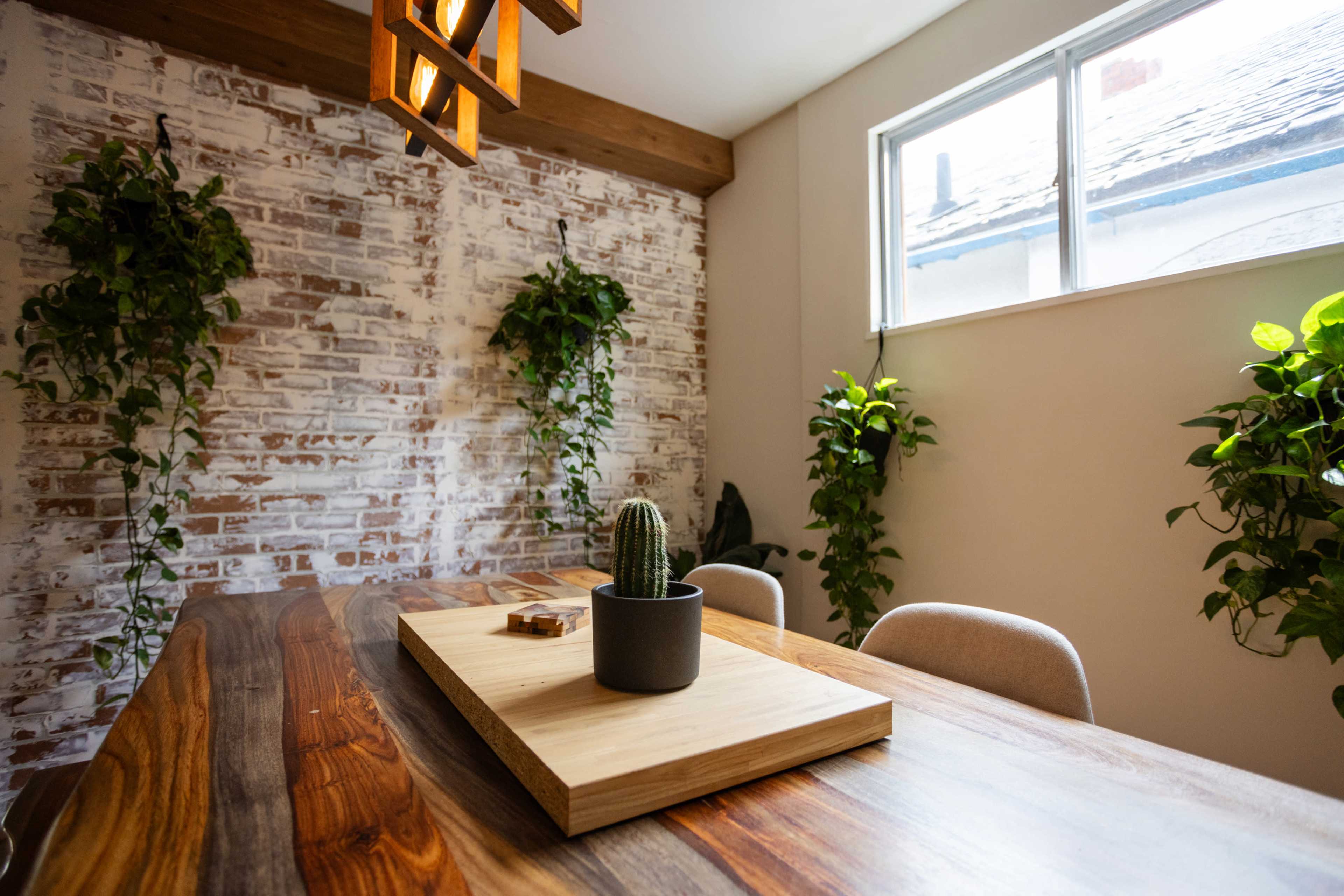 Trendy Kensington 3 min Walk| Backyard| AC| Garage Image in Northwest Calgary, Calgary, AB