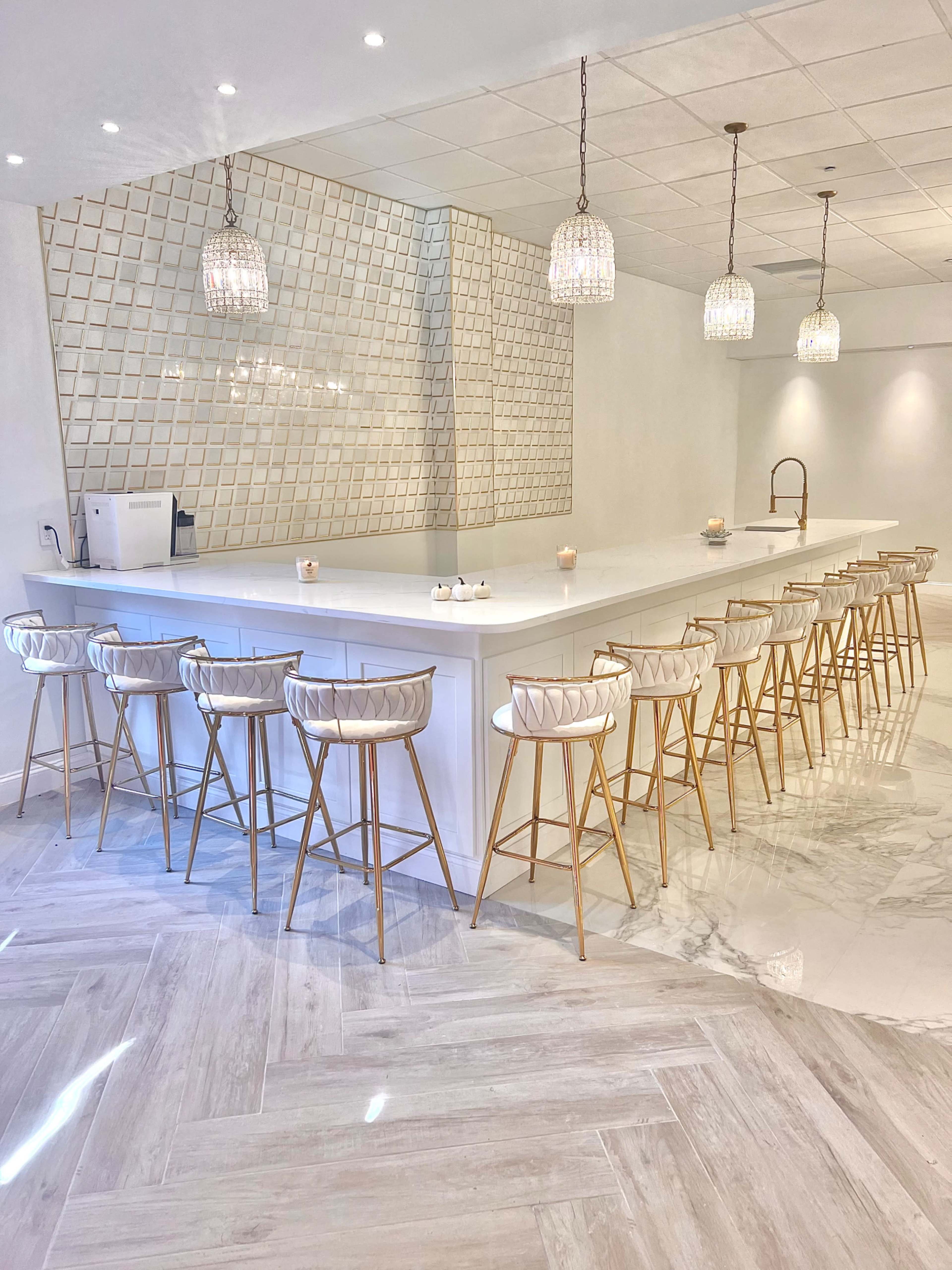 Victoria Elizabeth Suite Experience Image in Huntington, East Northport, NY