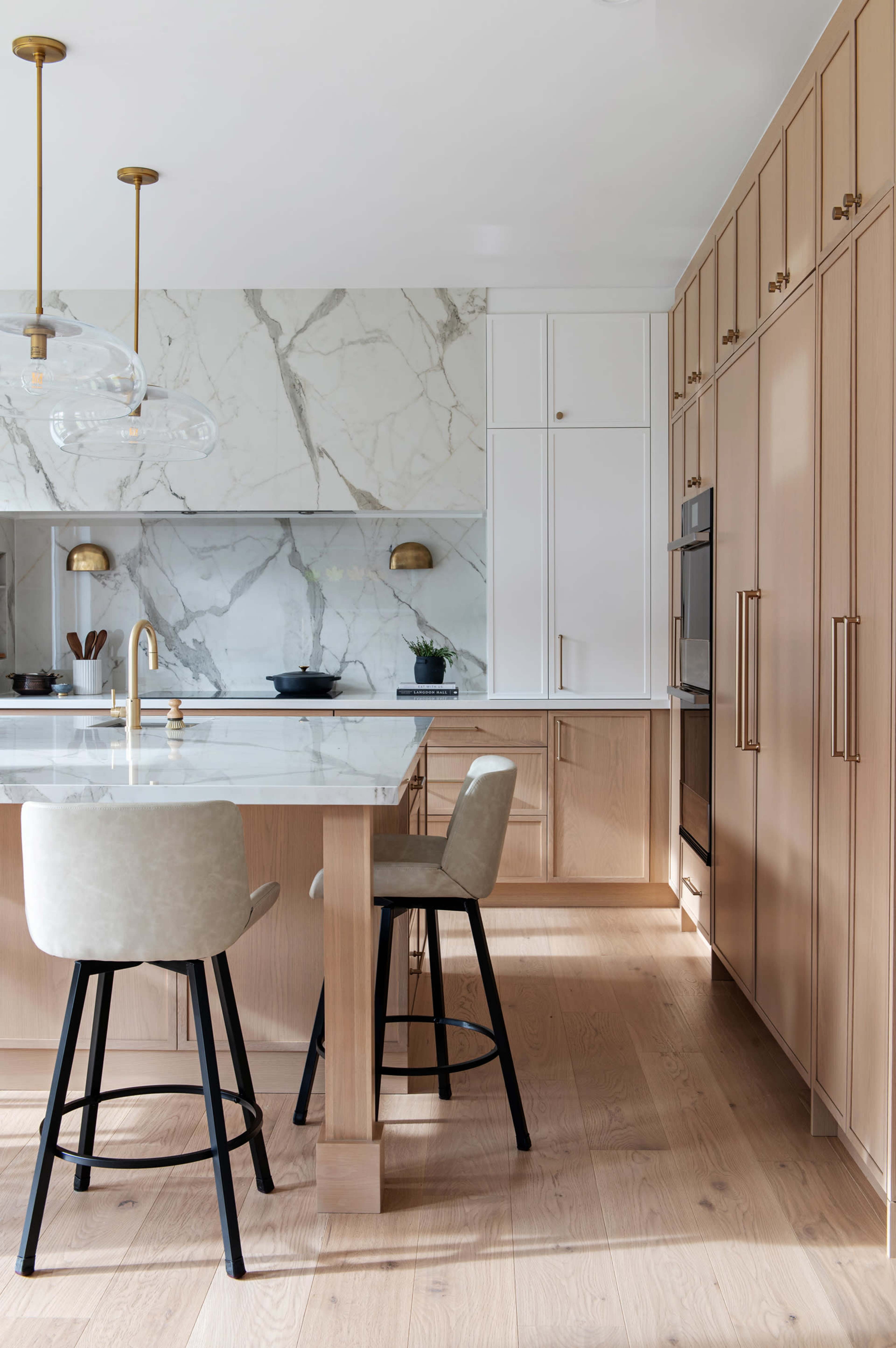 Luxury designer kitchen available for photoshoots and film in the GTA Image in East Gwillimbury, Holland Landing, ON