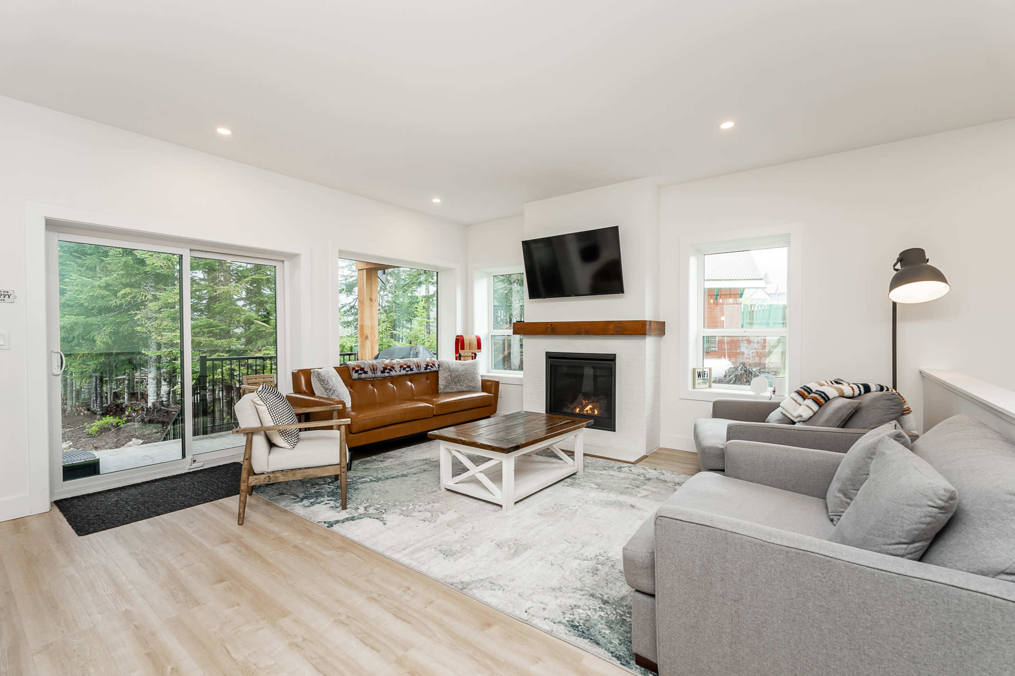 Scenic Modern Farmhouse Cabin in Hemlock Valley (Sasquatch Mountain) Image in , Agassiz, BC