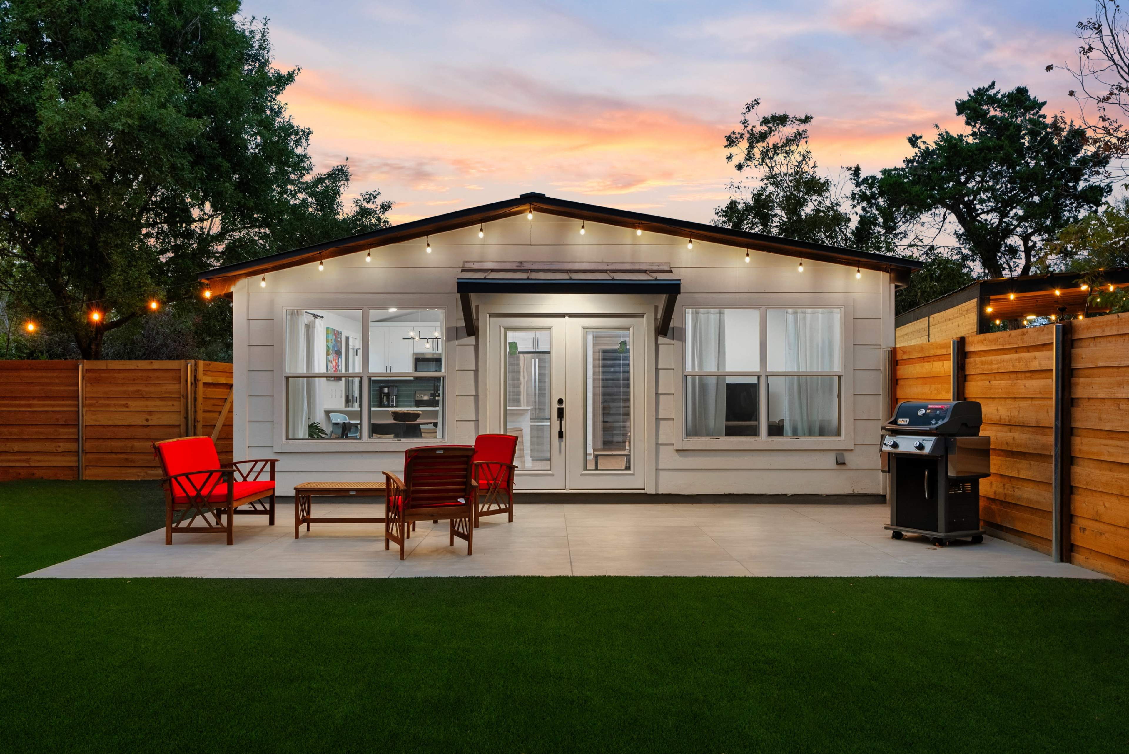 ~La Mariposa~ Best Backyard in Austin ~ Full Acre Image in Flournoy Acres, Sunset Valley, TX
